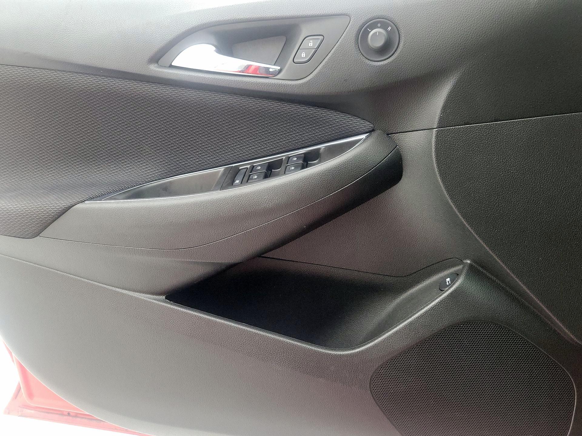 Thumbnail: 2017 Chevrolet Cruze - 12