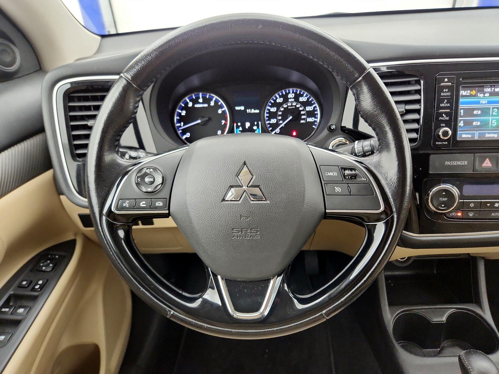 Thumbnail: 2016 Mitsubishi Outlander - 10