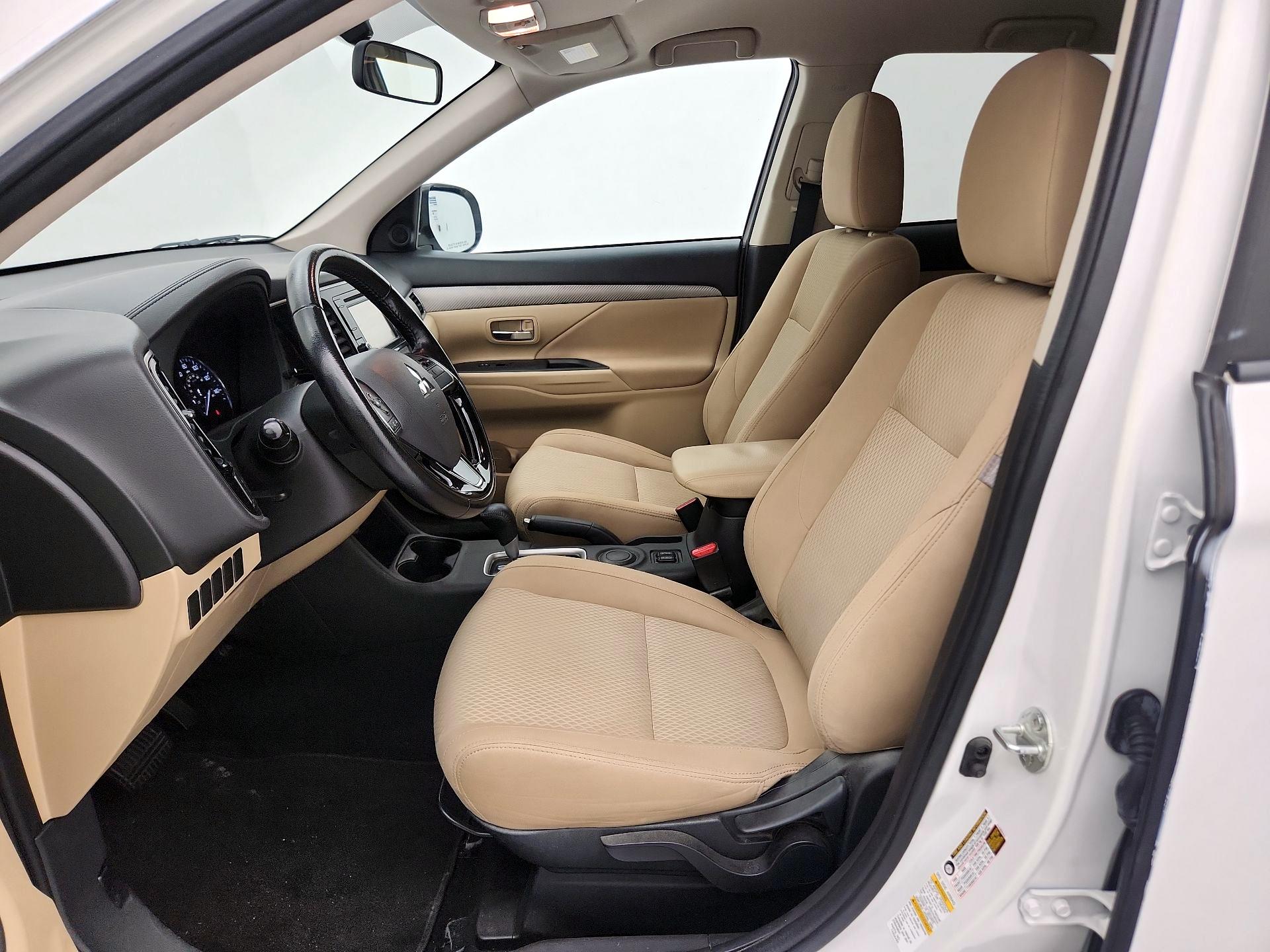 Thumbnail: 2016 Mitsubishi Outlander - 11