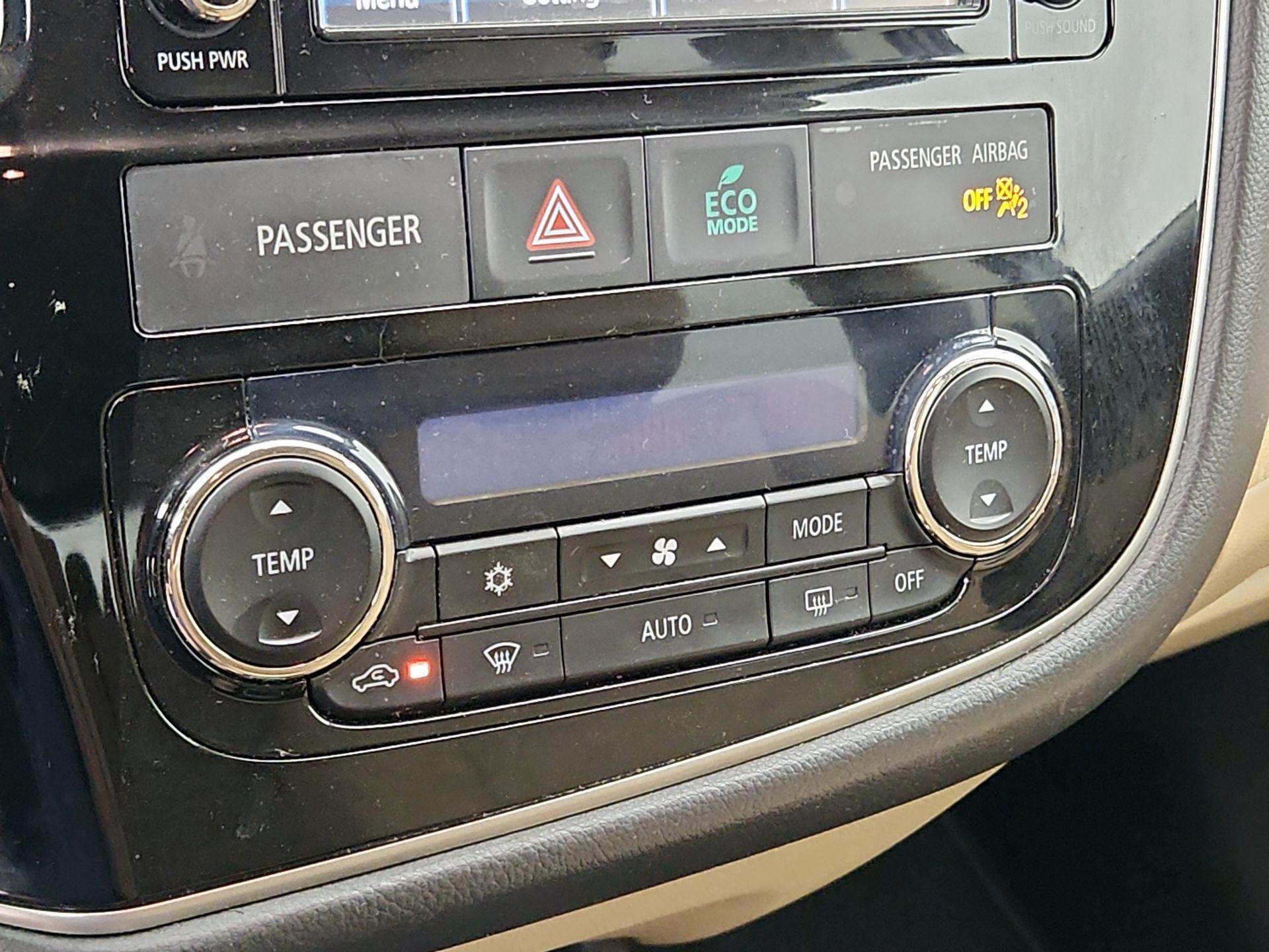 Thumbnail: 2016 Mitsubishi Outlander - 16