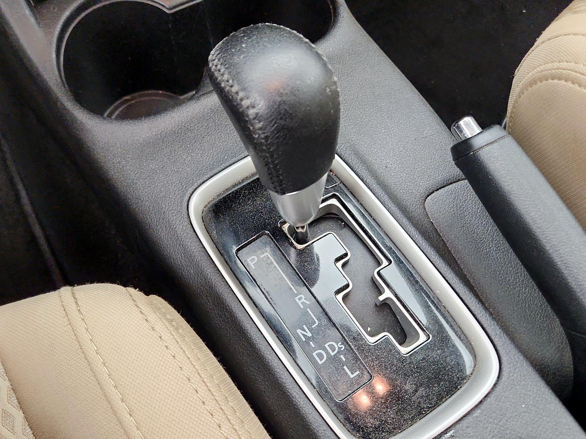 Thumbnail: 2016 Mitsubishi Outlander - 17