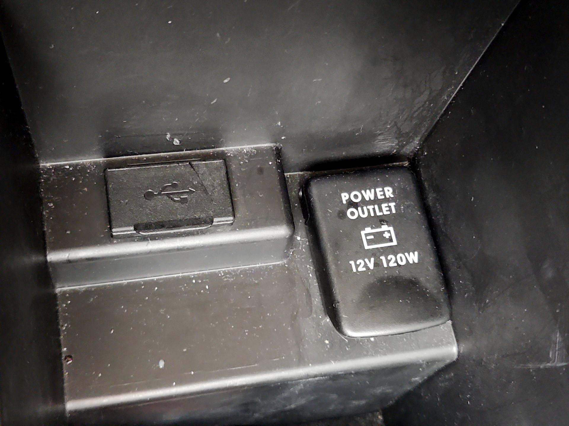 Thumbnail: 2016 Mitsubishi Outlander - 18