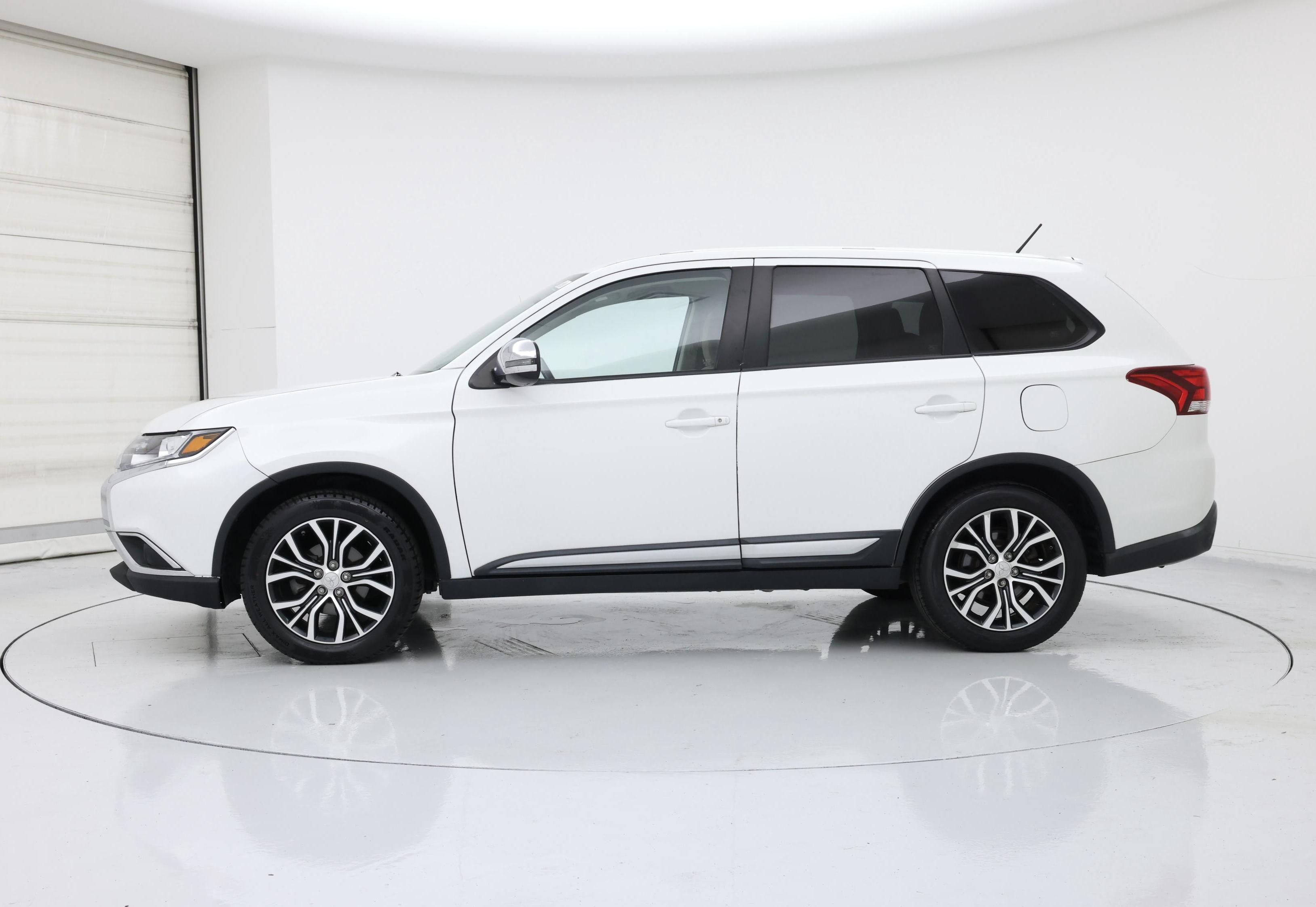 Thumbnail: 2016 Mitsubishi Outlander - 3