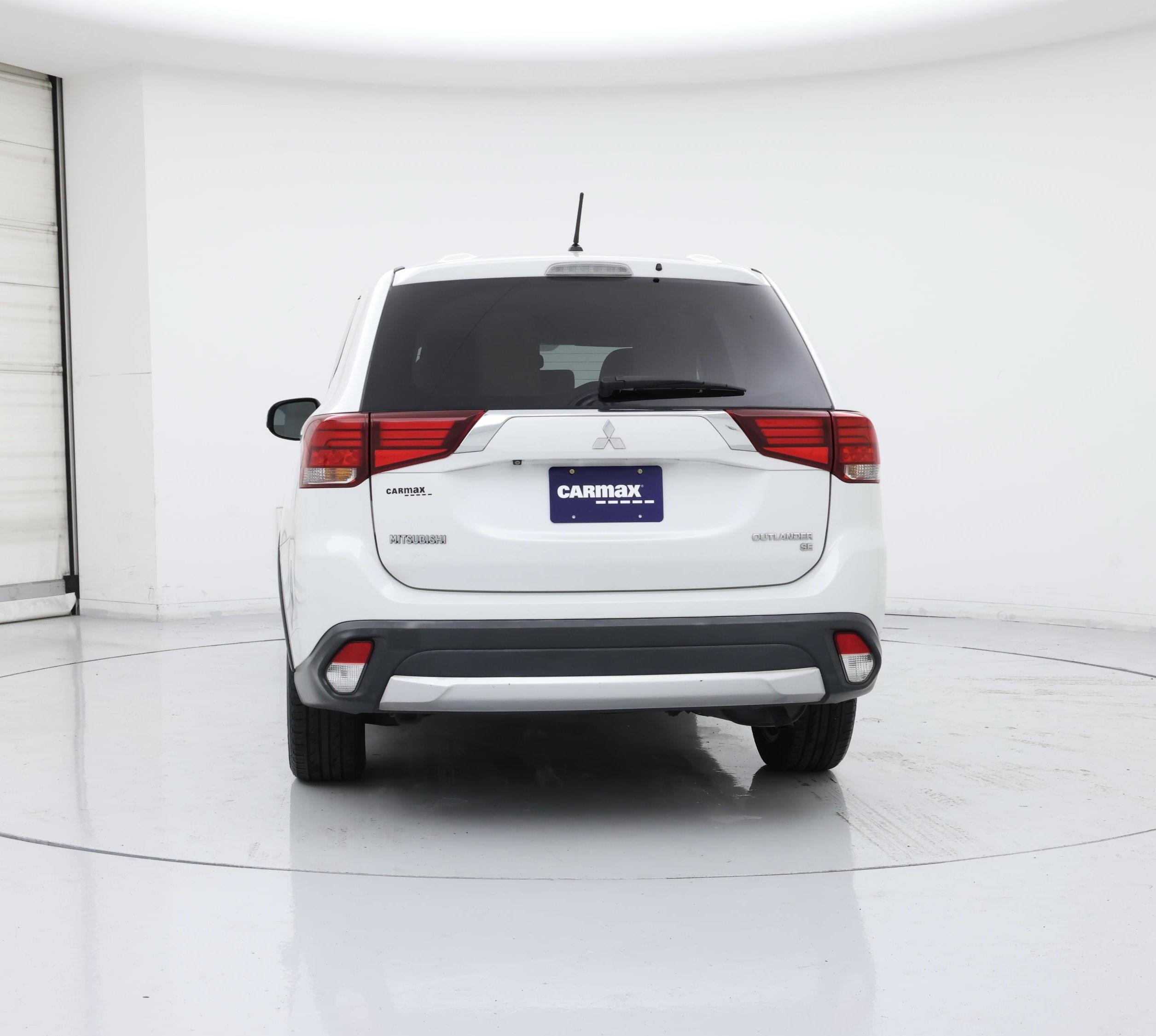 Thumbnail: 2016 Mitsubishi Outlander - 6