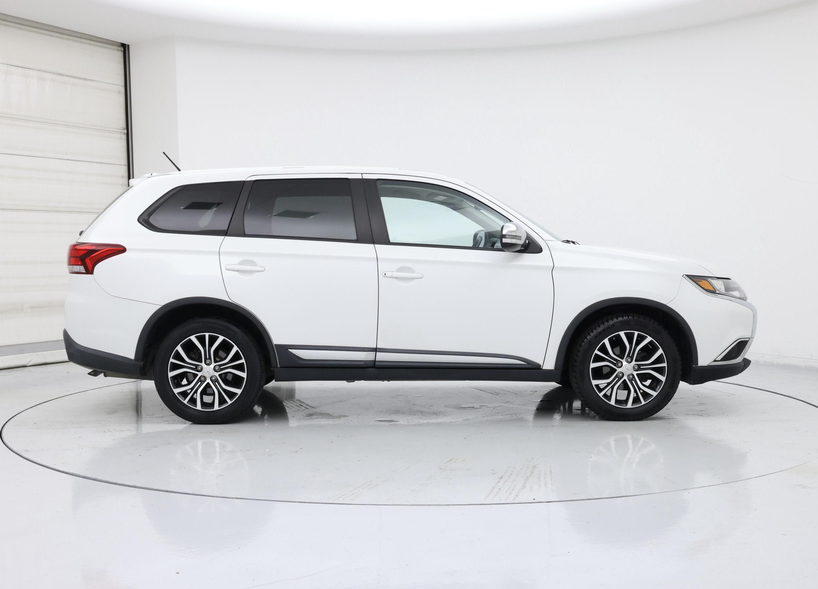 Thumbnail: 2016 Mitsubishi Outlander - 7