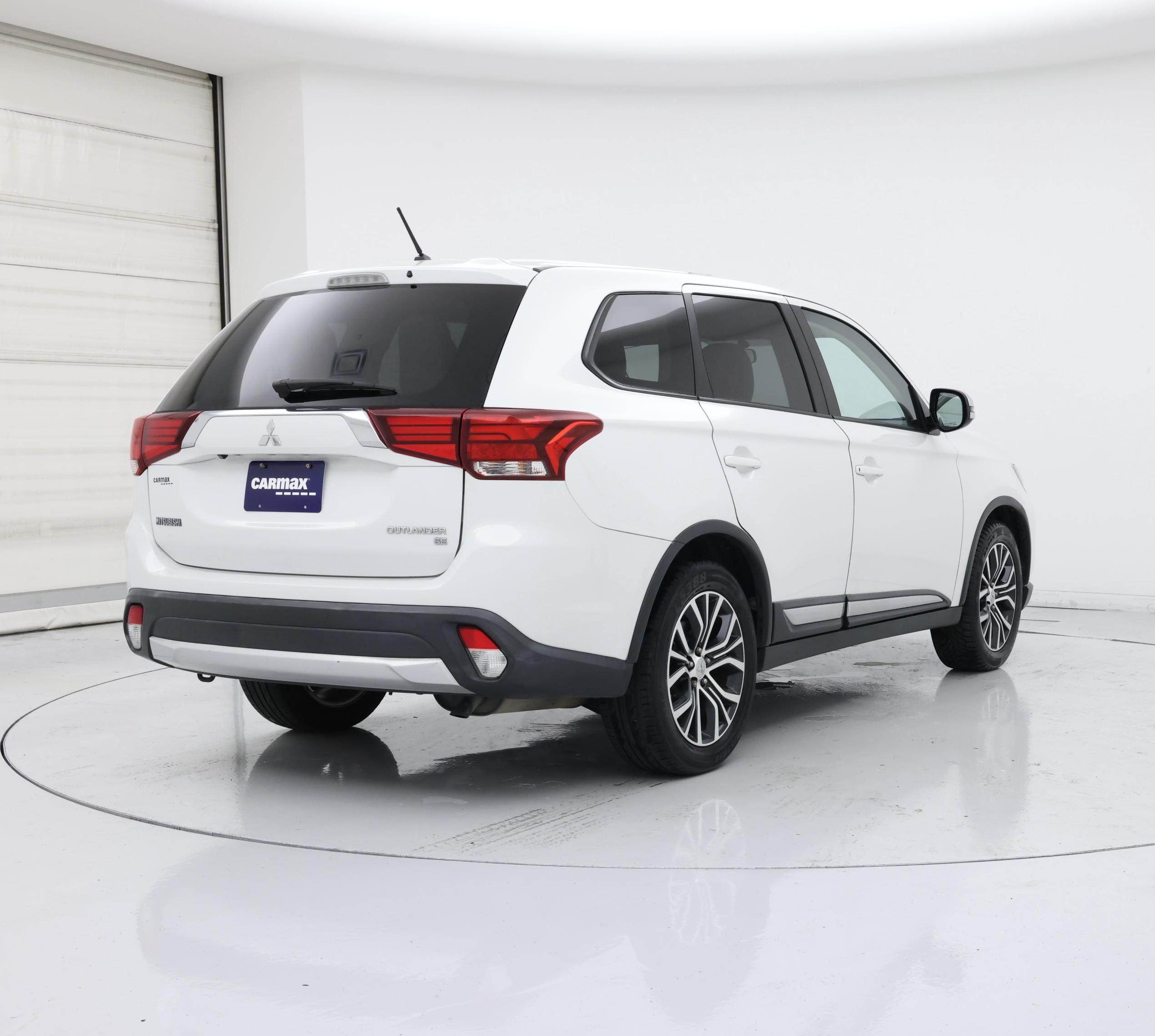 Thumbnail: 2016 Mitsubishi Outlander - 8