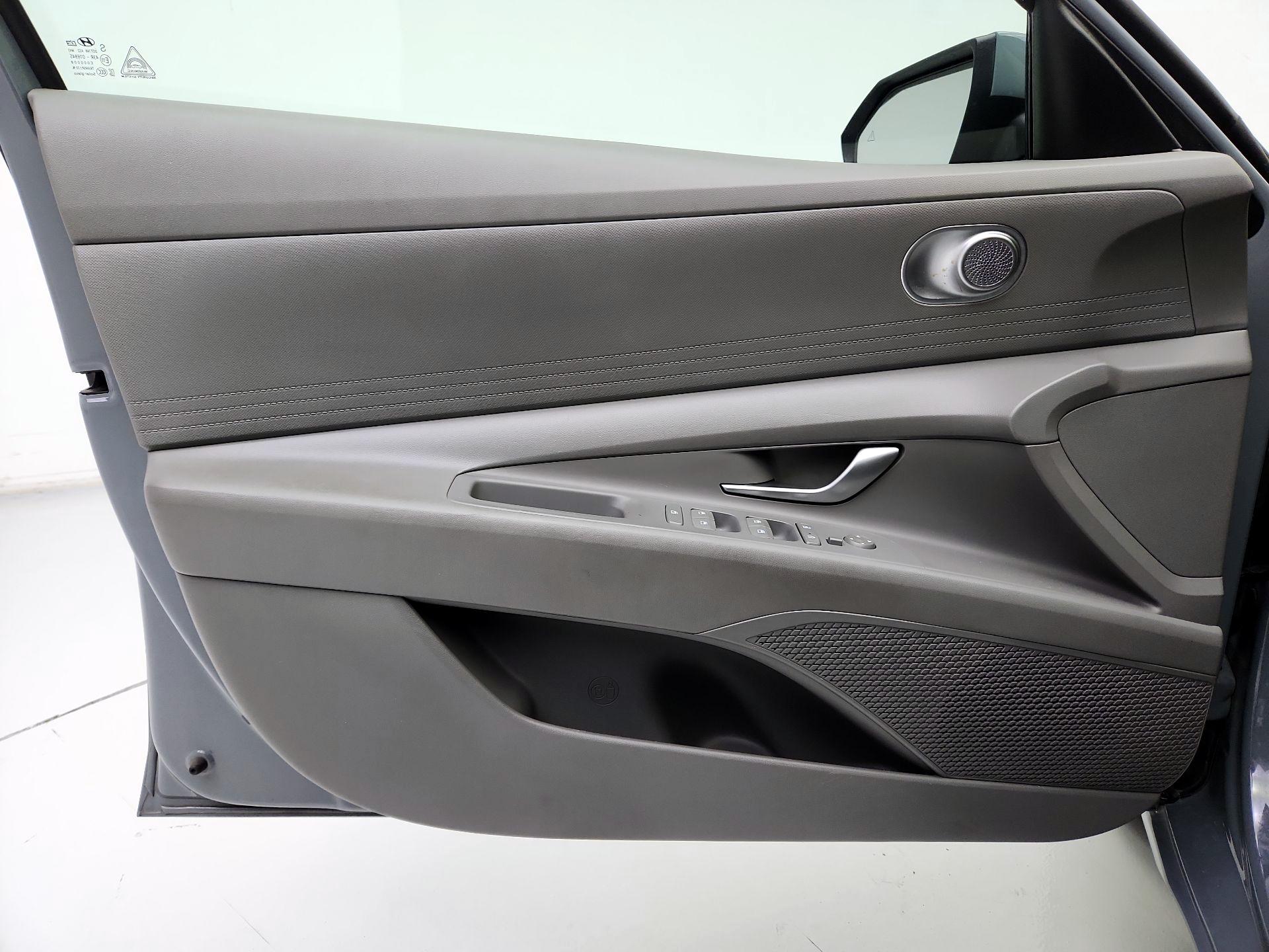 Thumbnail: 2022 Hyundai Elantra - 12