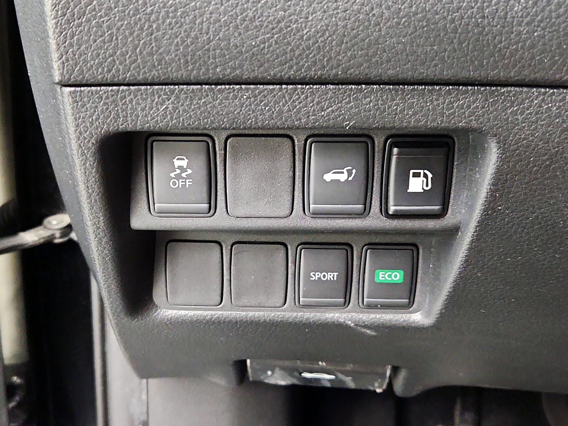 Thumbnail: 2018 Nissan Rogue - 13