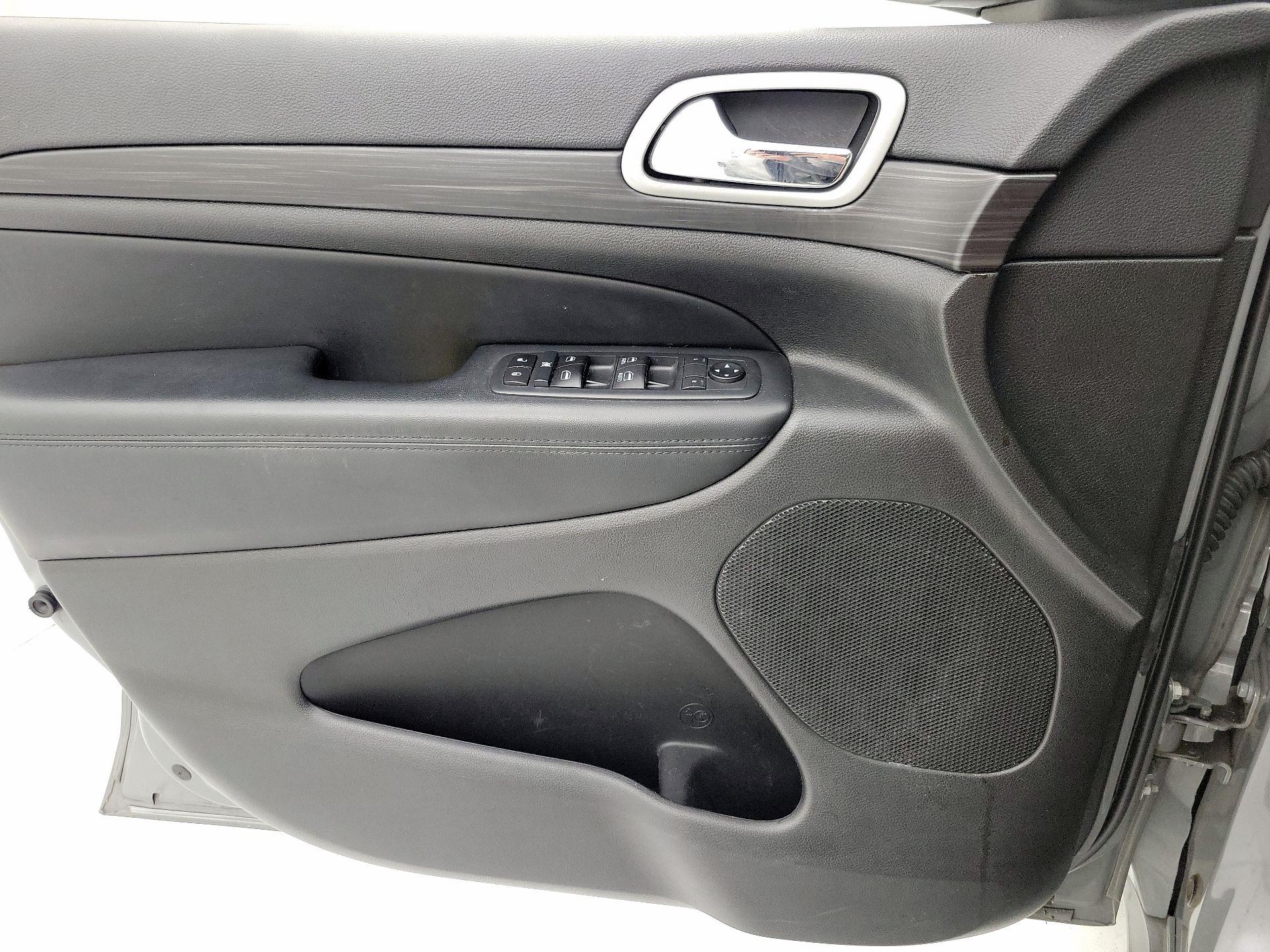 Thumbnail: 2020 Jeep Grand Cherokee - 12