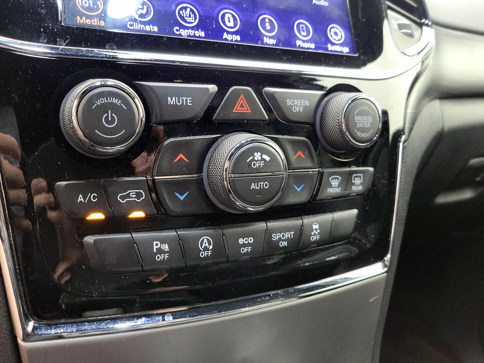 Thumbnail: 2020 Jeep Grand Cherokee - 16