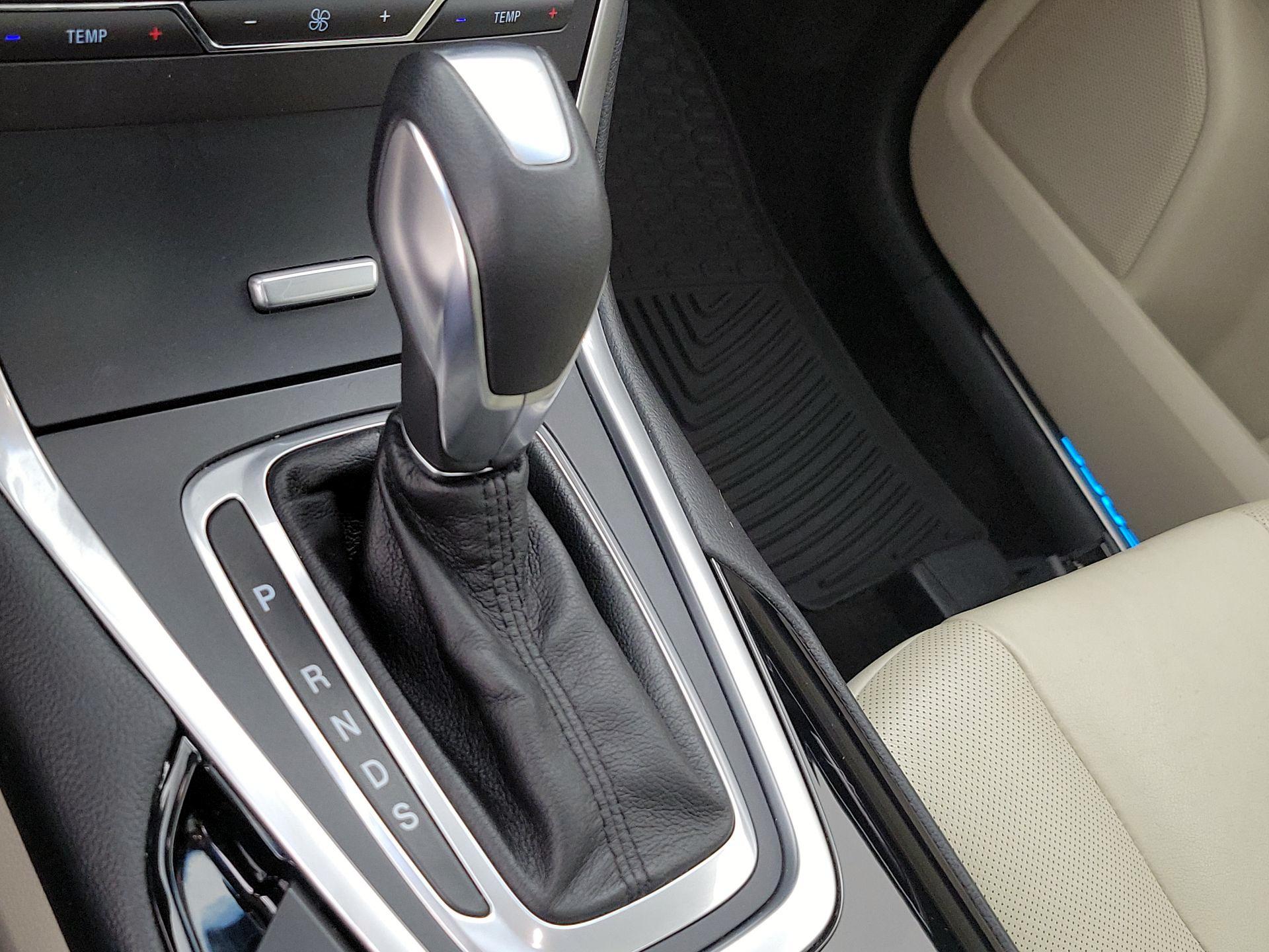 Thumbnail: 2018 Ford Edge - 18