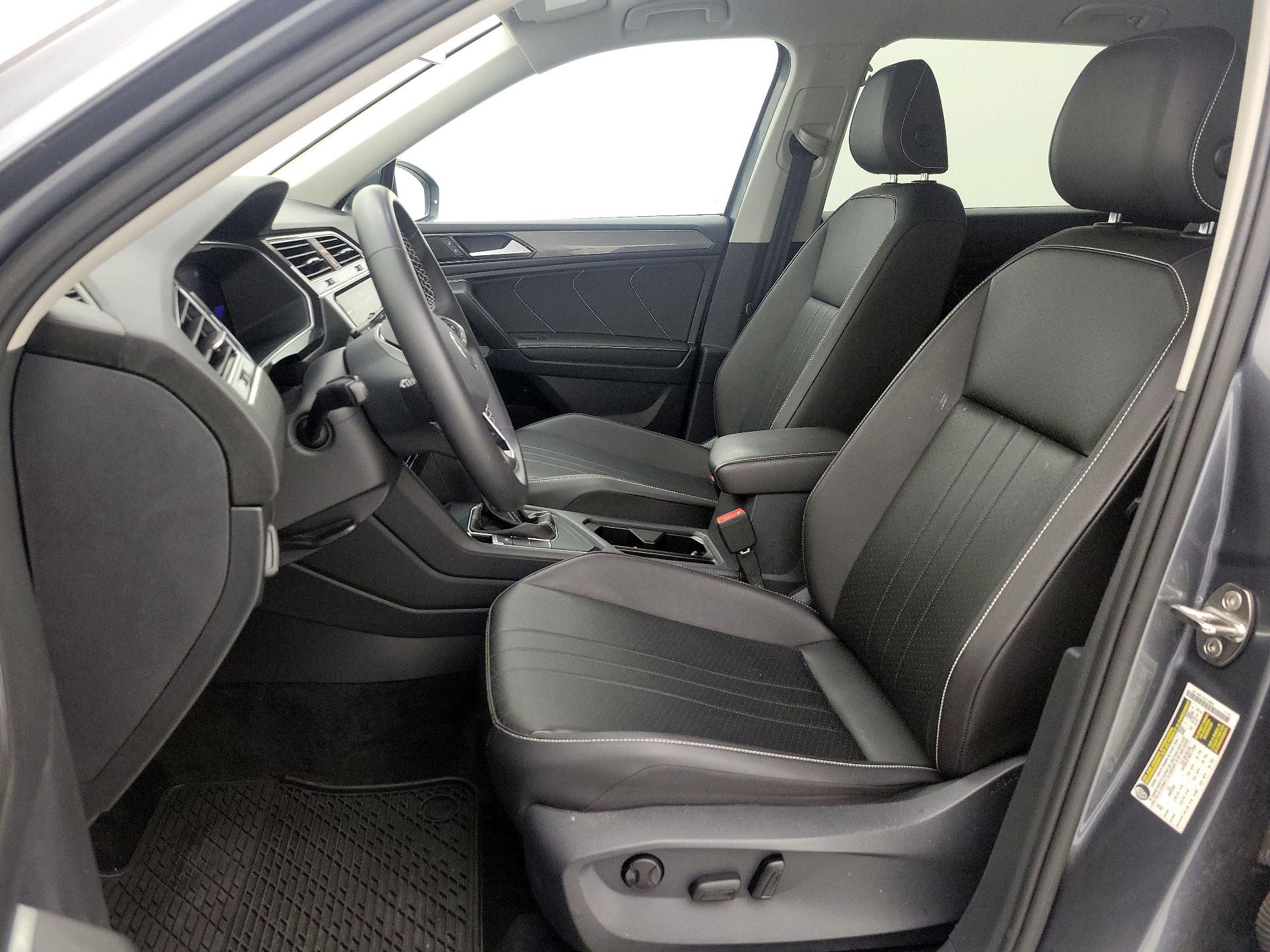 Thumbnail: 2022 Volkswagen Tiguan - 11