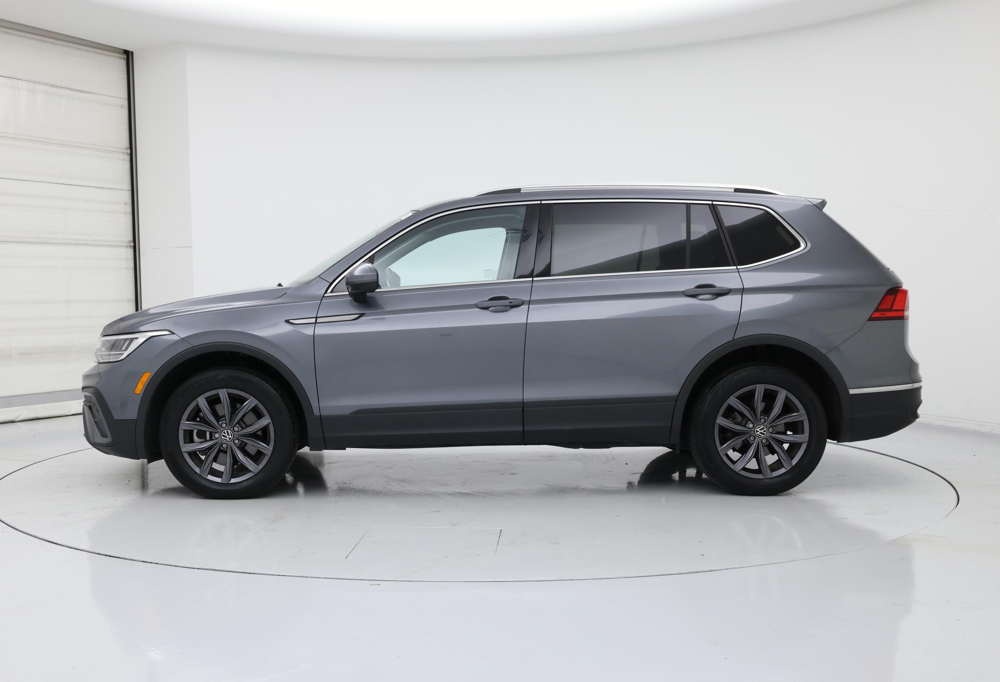 Thumbnail: 2022 Volkswagen Tiguan - 3