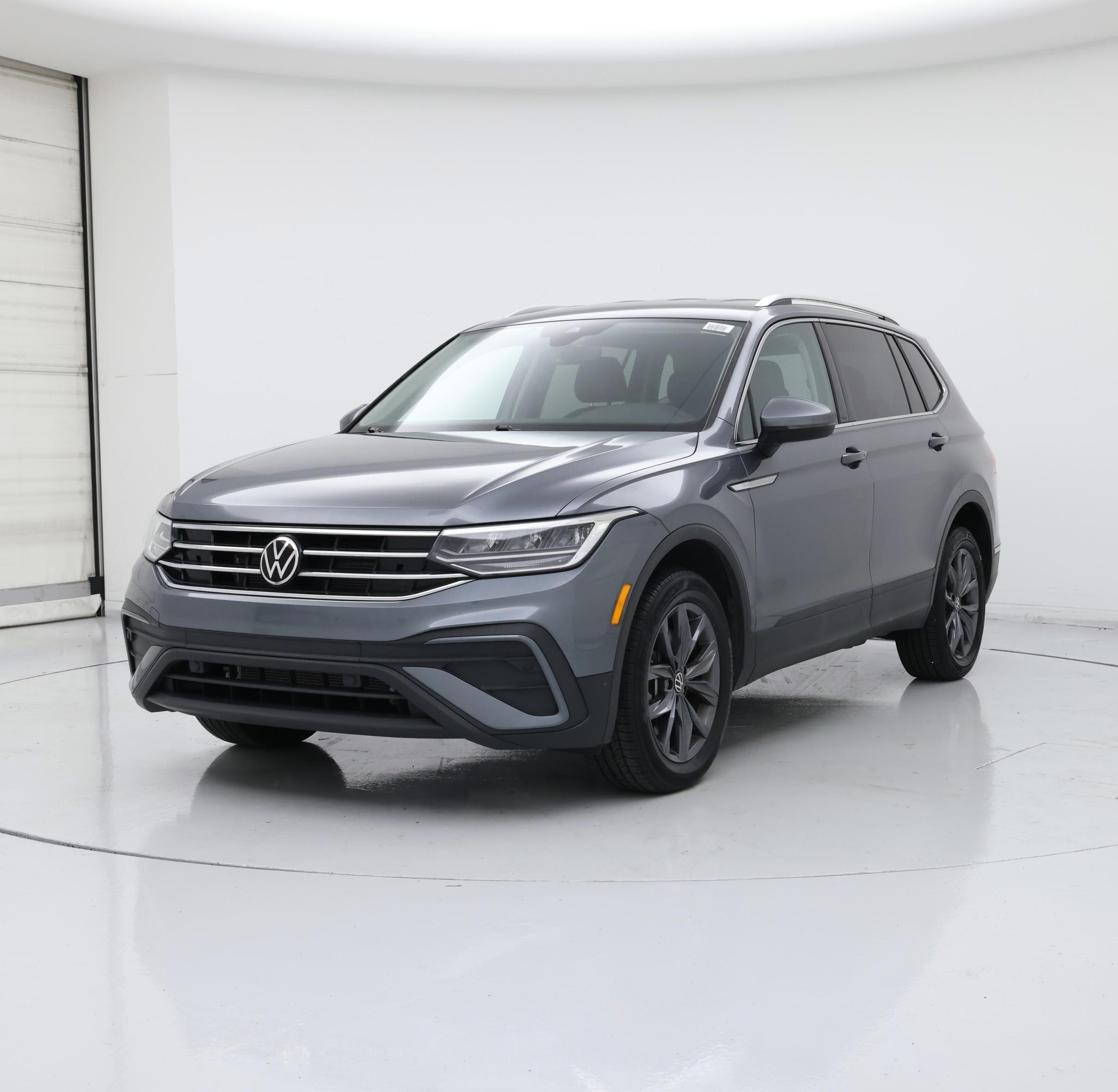 Thumbnail: 2022 Volkswagen Tiguan - 4