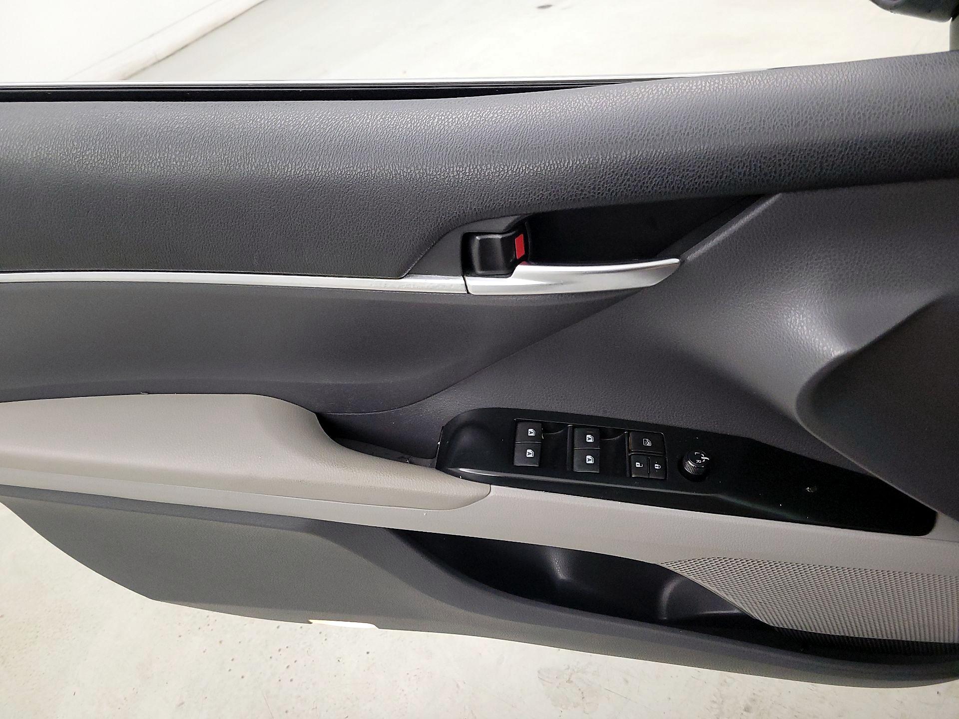 Thumbnail: 2019 Toyota Camry - 12