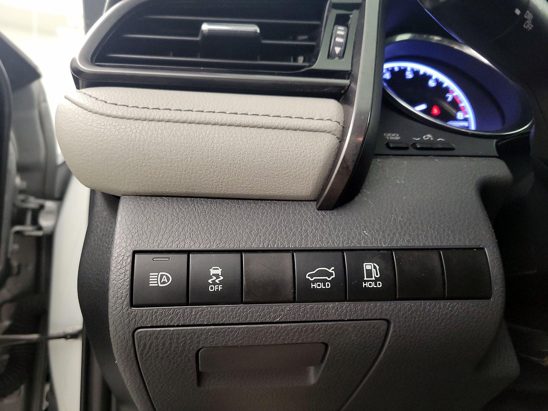 Thumbnail: 2019 Toyota Camry - 13