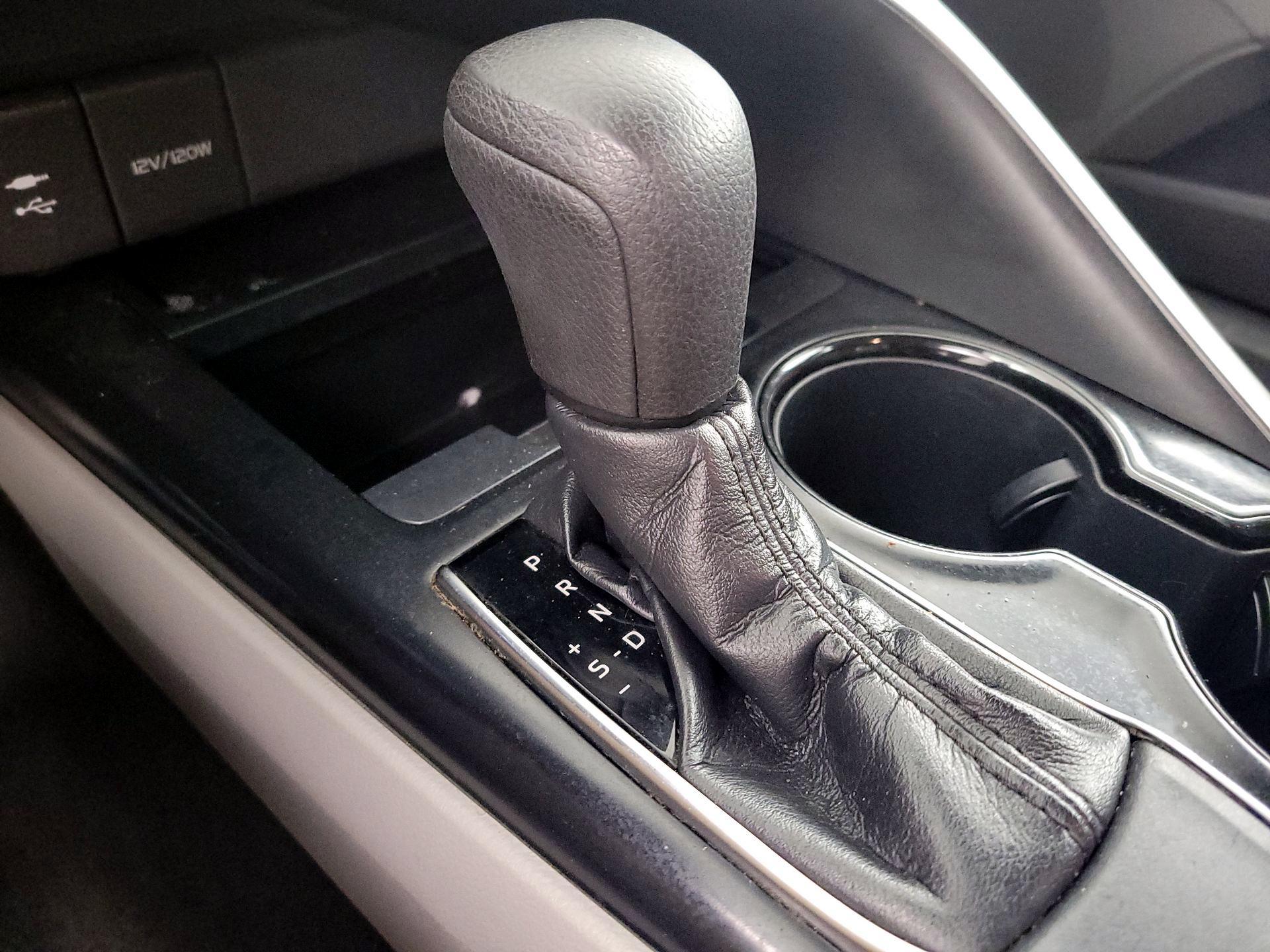 Thumbnail: 2019 Toyota Camry - 17