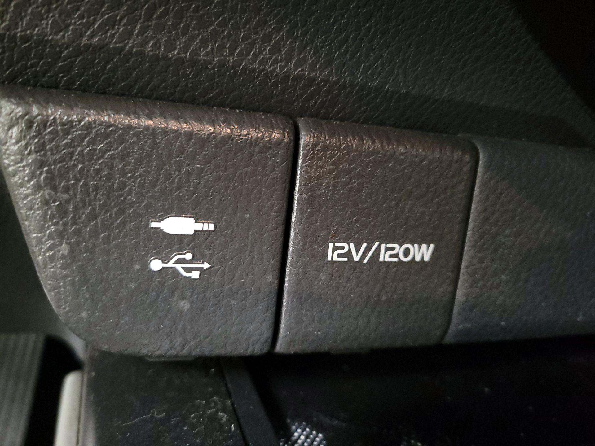 Thumbnail: 2019 Toyota Camry - 18