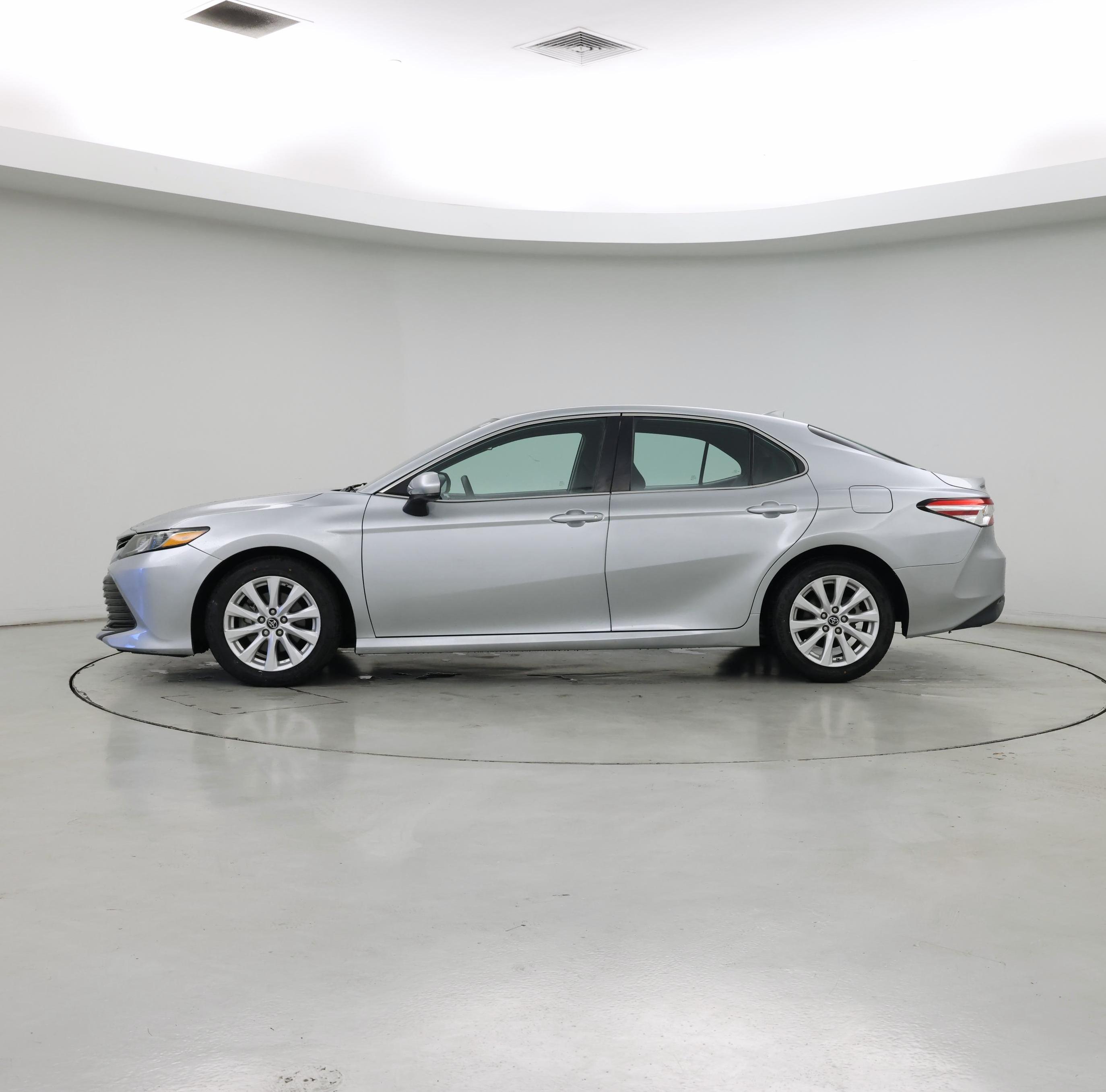 Thumbnail: 2019 Toyota Camry - 3