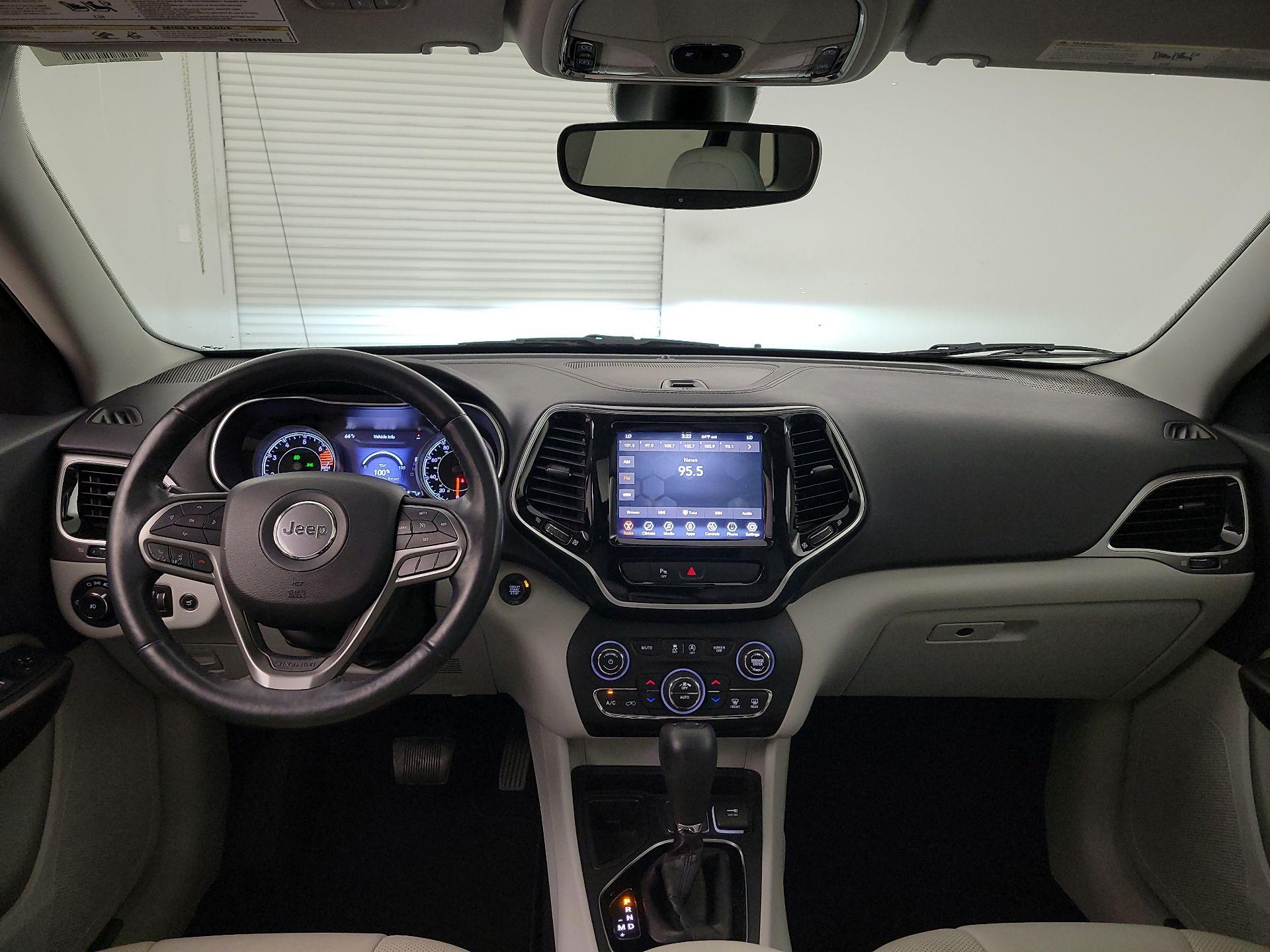 Thumbnail: 2019 Jeep Cherokee - 9