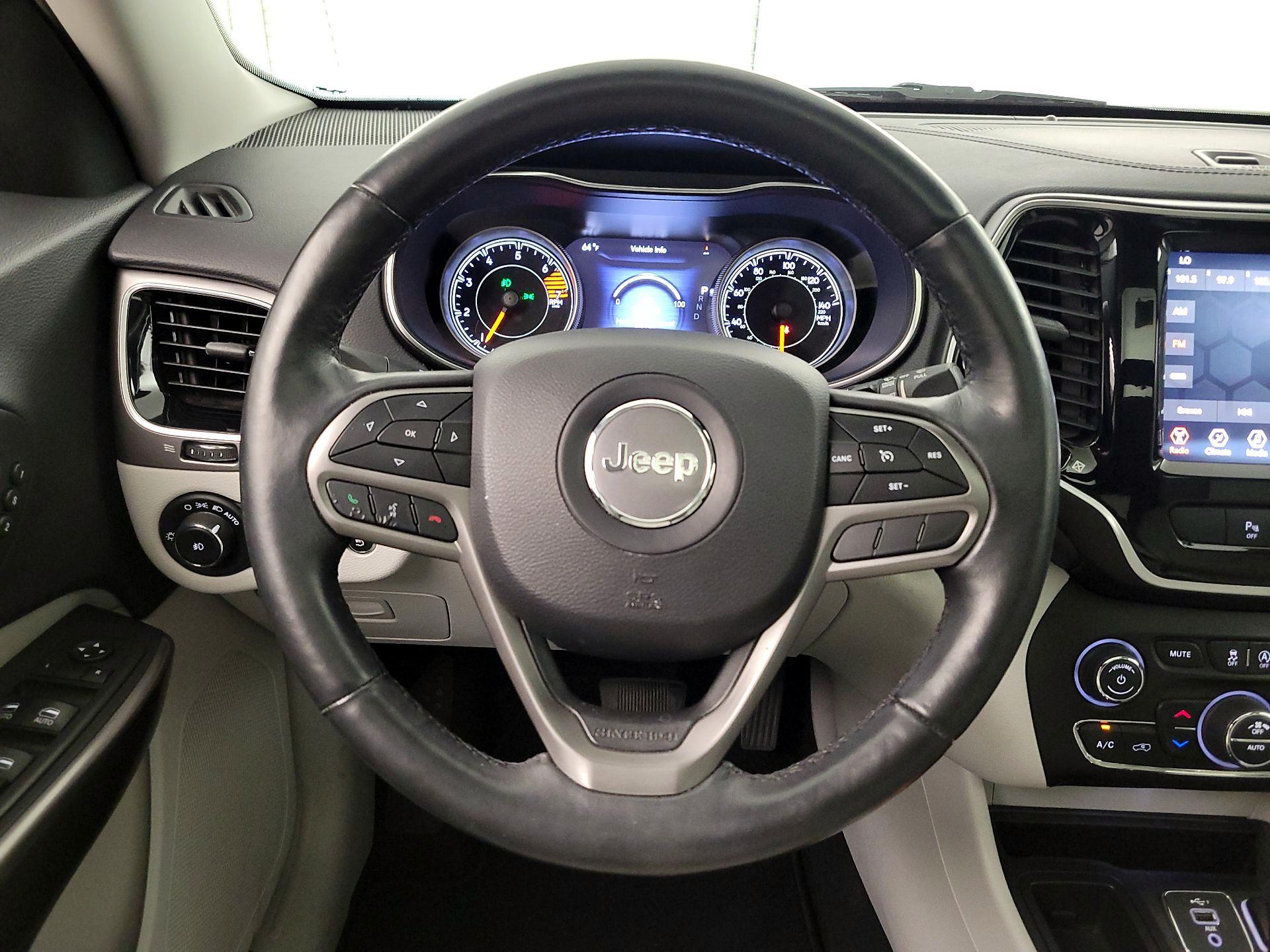 Thumbnail: 2019 Jeep Cherokee - 10