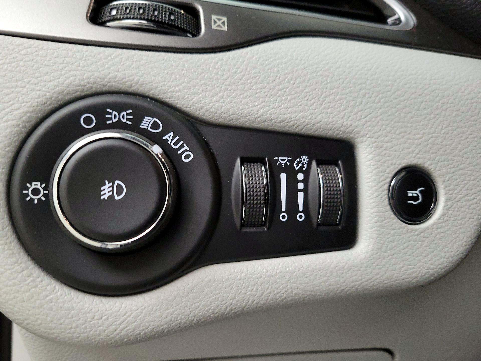 Thumbnail: 2019 Jeep Cherokee - 13