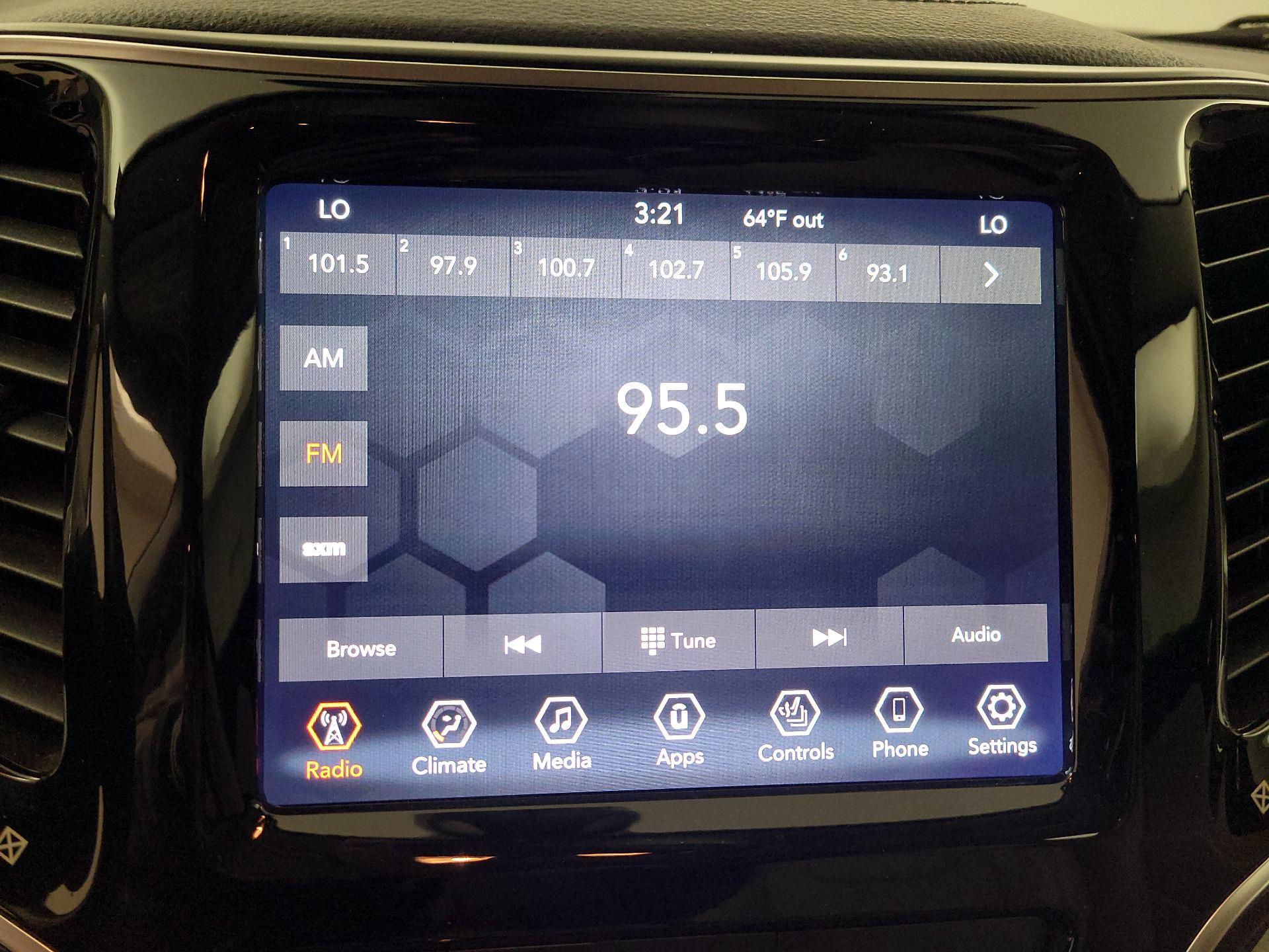 Thumbnail: 2019 Jeep Cherokee - 15