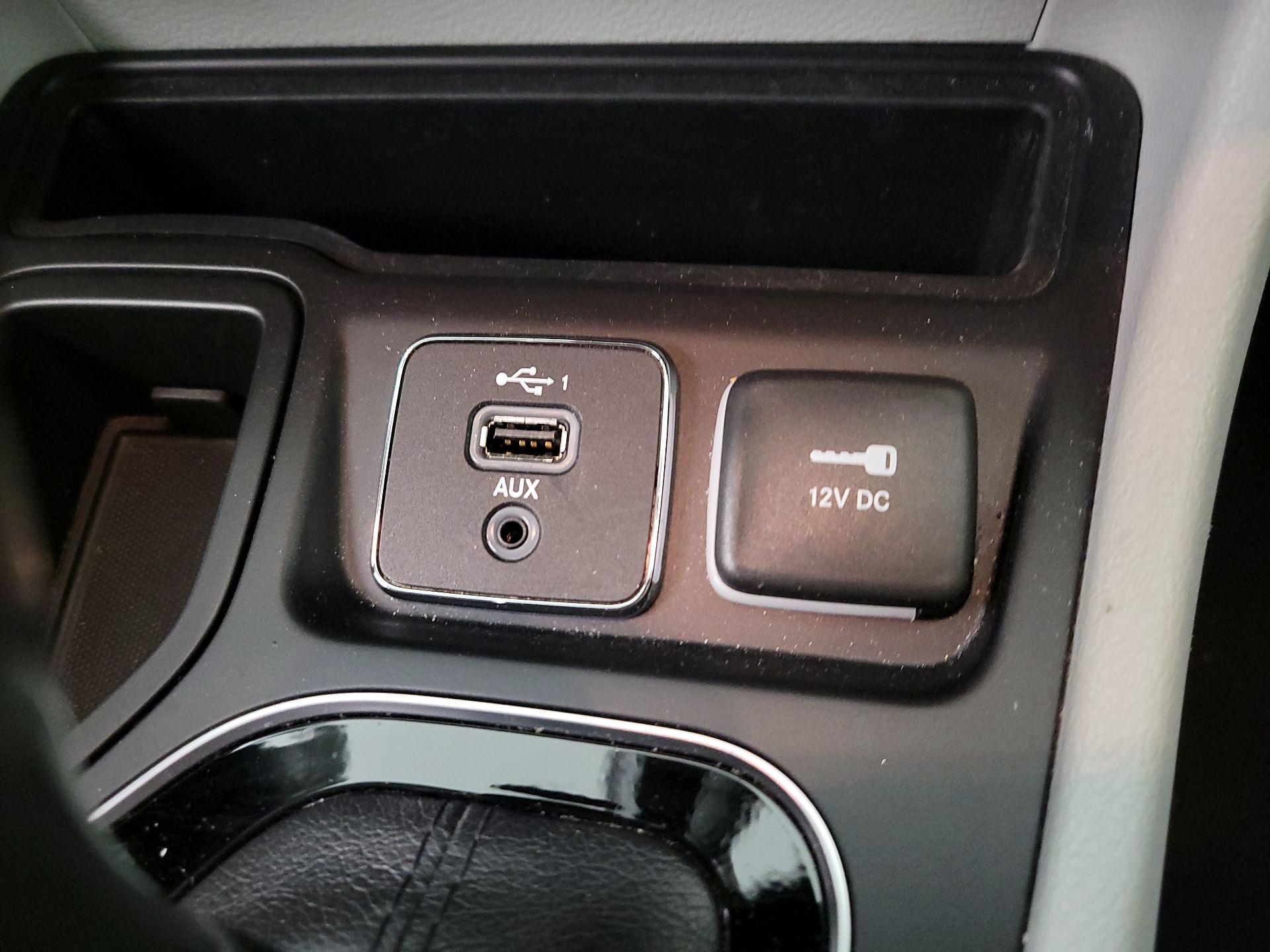 Thumbnail: 2019 Jeep Cherokee - 18