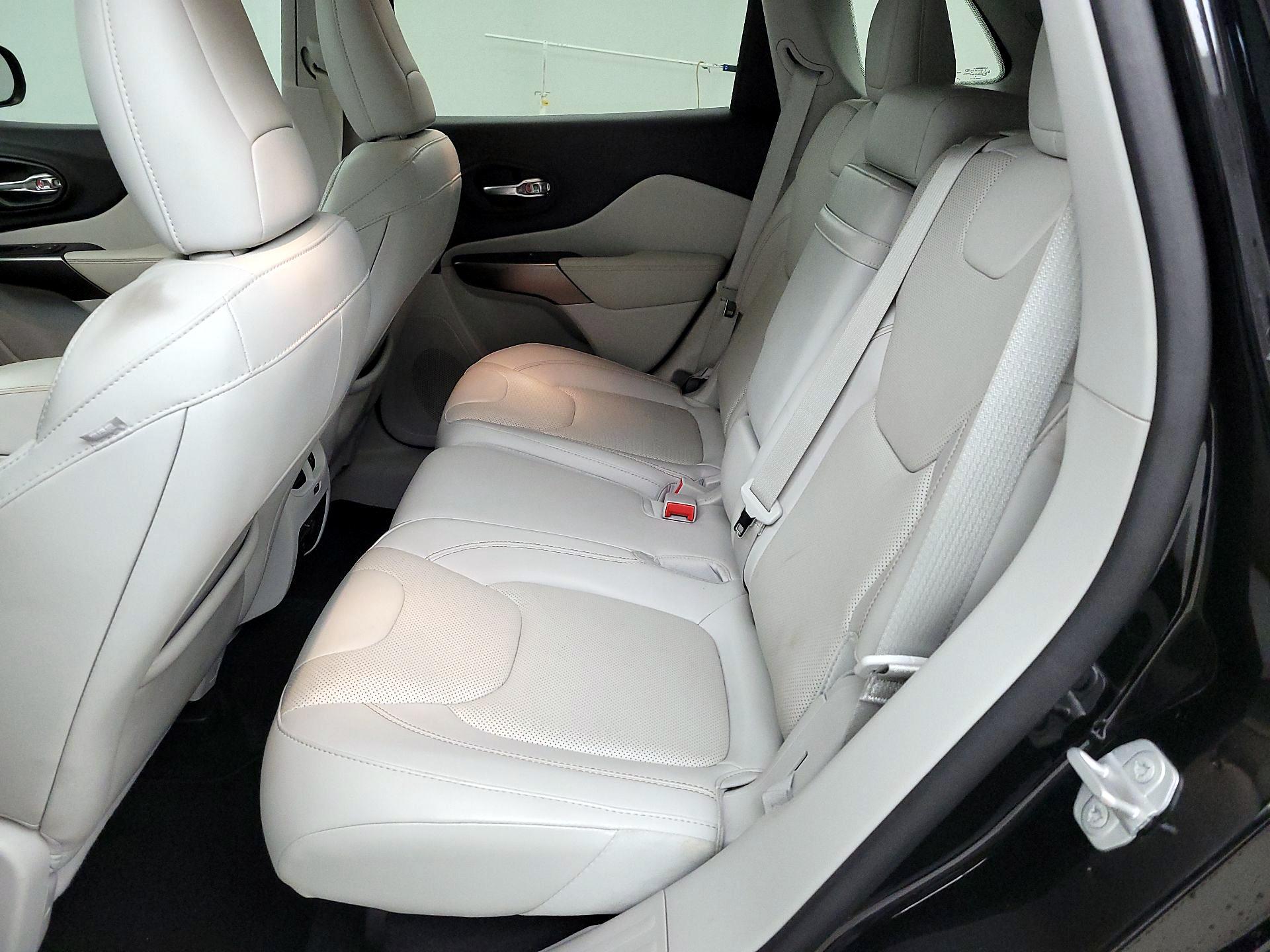 Thumbnail: 2019 Jeep Cherokee - 20