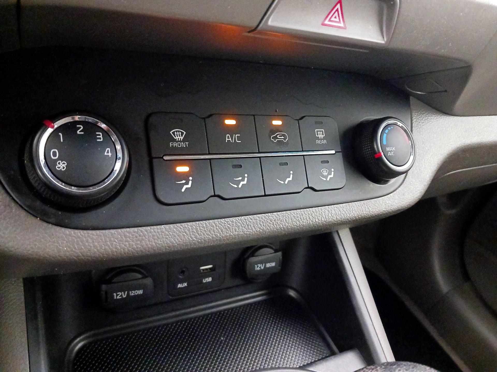 Thumbnail: 2015 Kia Sportage - 15