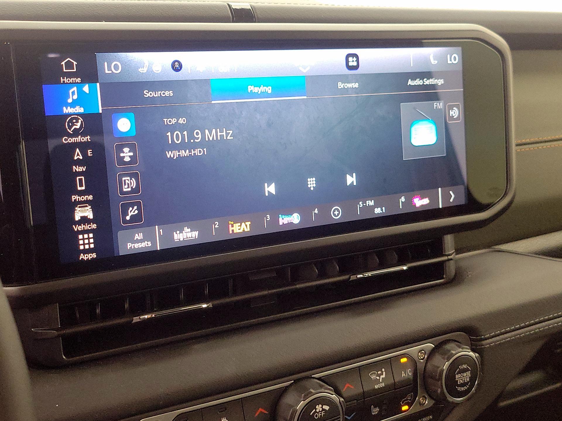 Thumbnail: 2025 Jeep Gladiator - 16