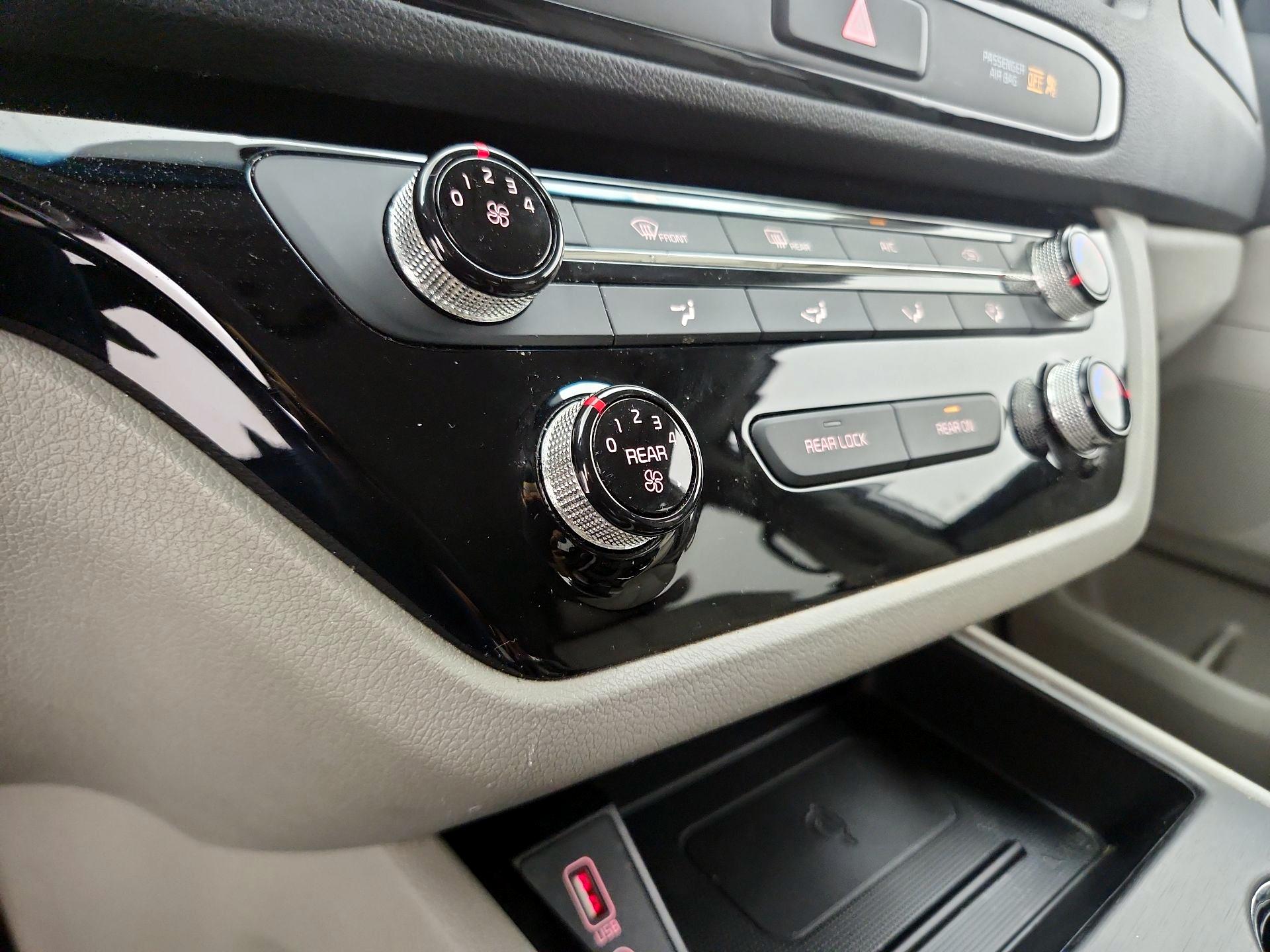 Thumbnail: 2019 Kia Sedona - 16