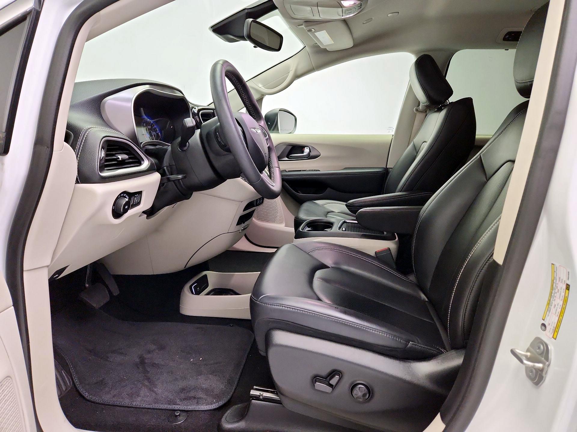 Thumbnail: 2023 Chrysler Pacifica - 11