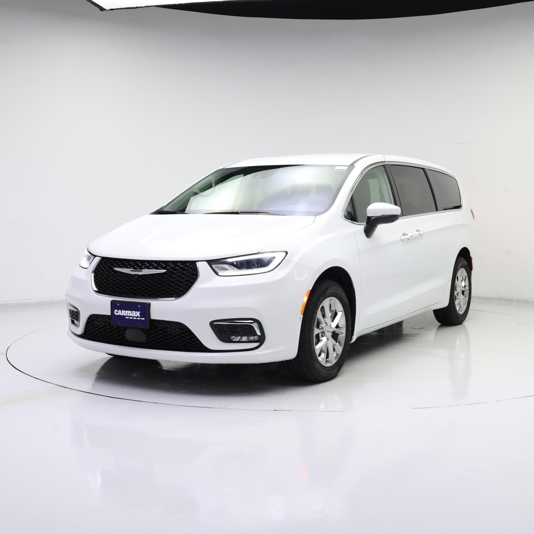 Thumbnail: 2023 Chrysler Pacifica - 4