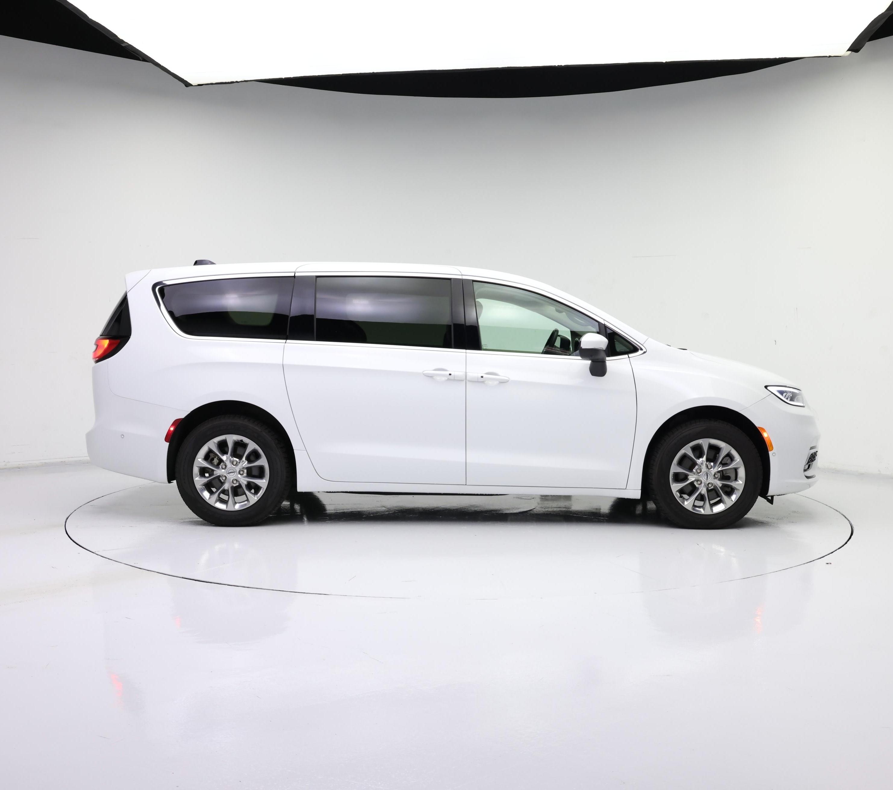 Thumbnail: 2023 Chrysler Pacifica - 7