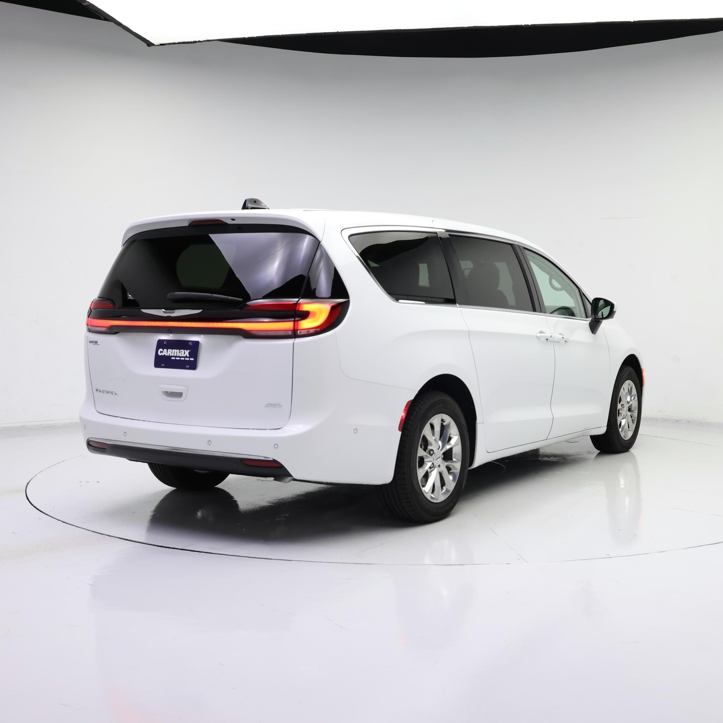 Thumbnail: 2023 Chrysler Pacifica - 8