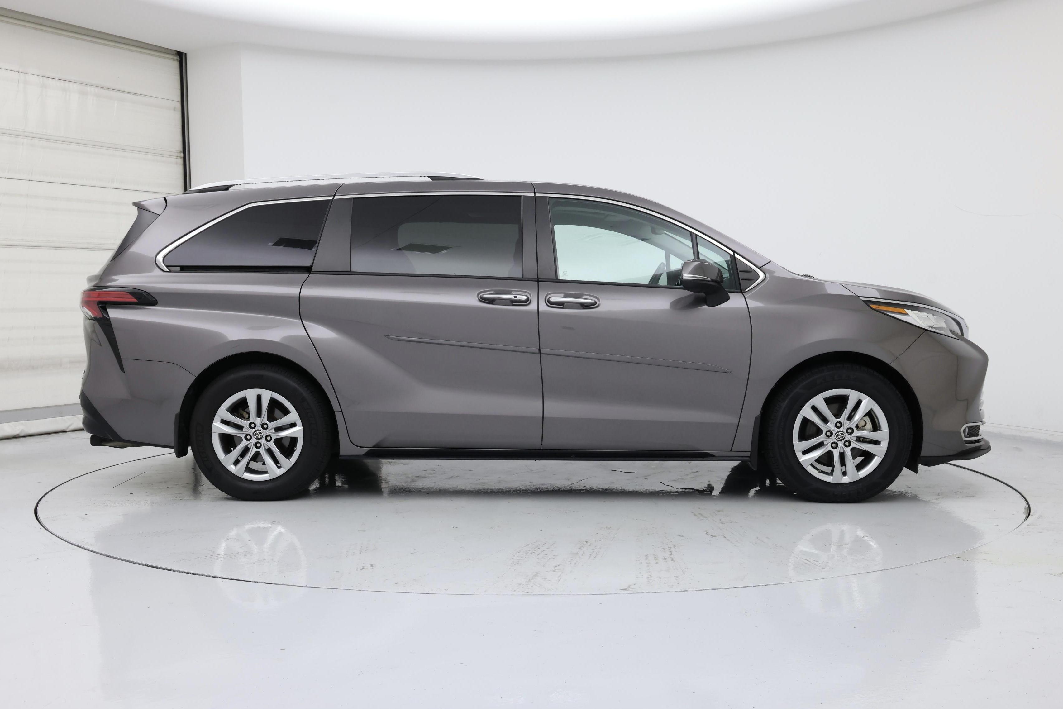 Thumbnail: 2022 Toyota Sienna - 7