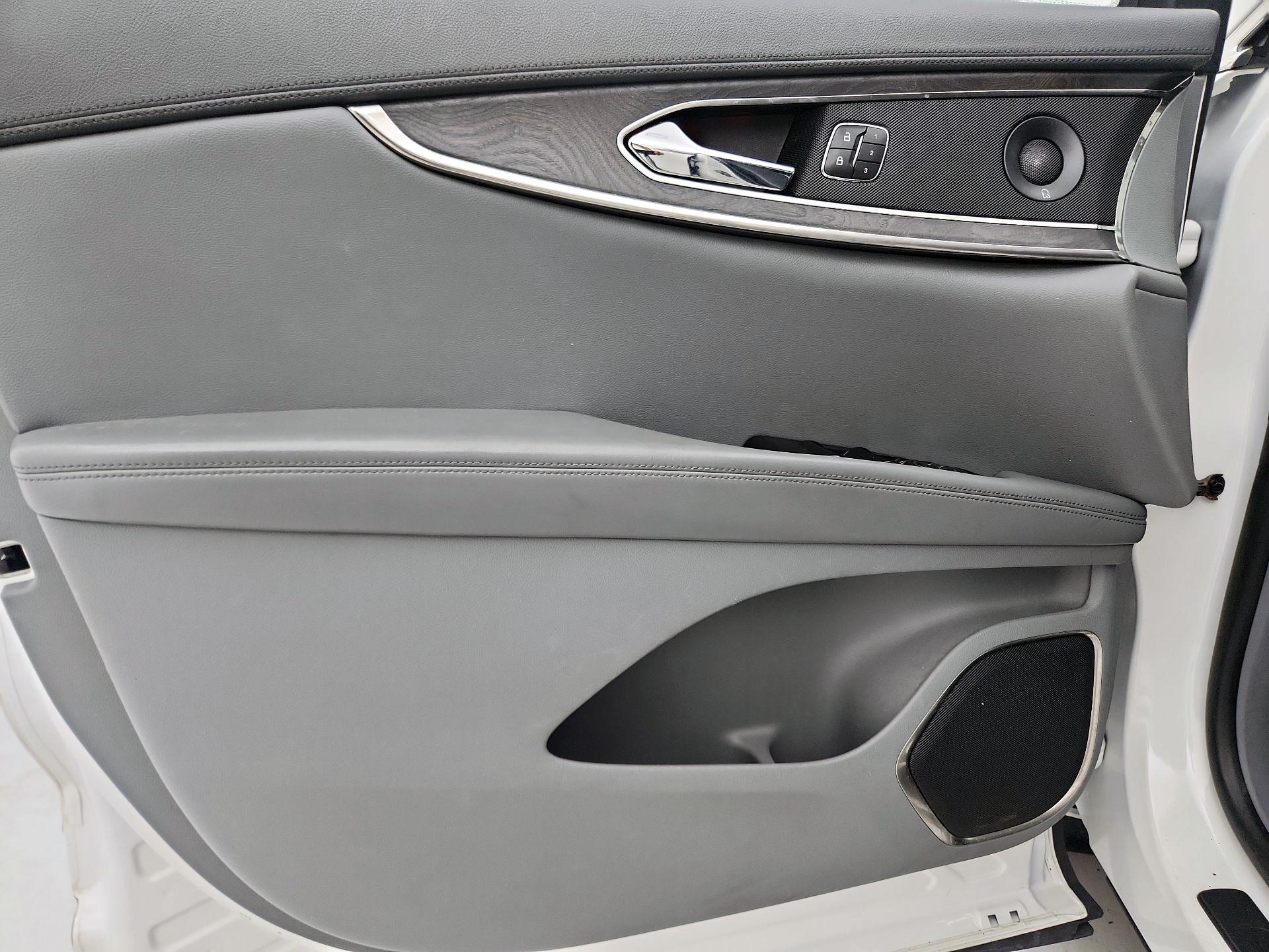 Thumbnail: 2020 Lincoln Nautilus - 12