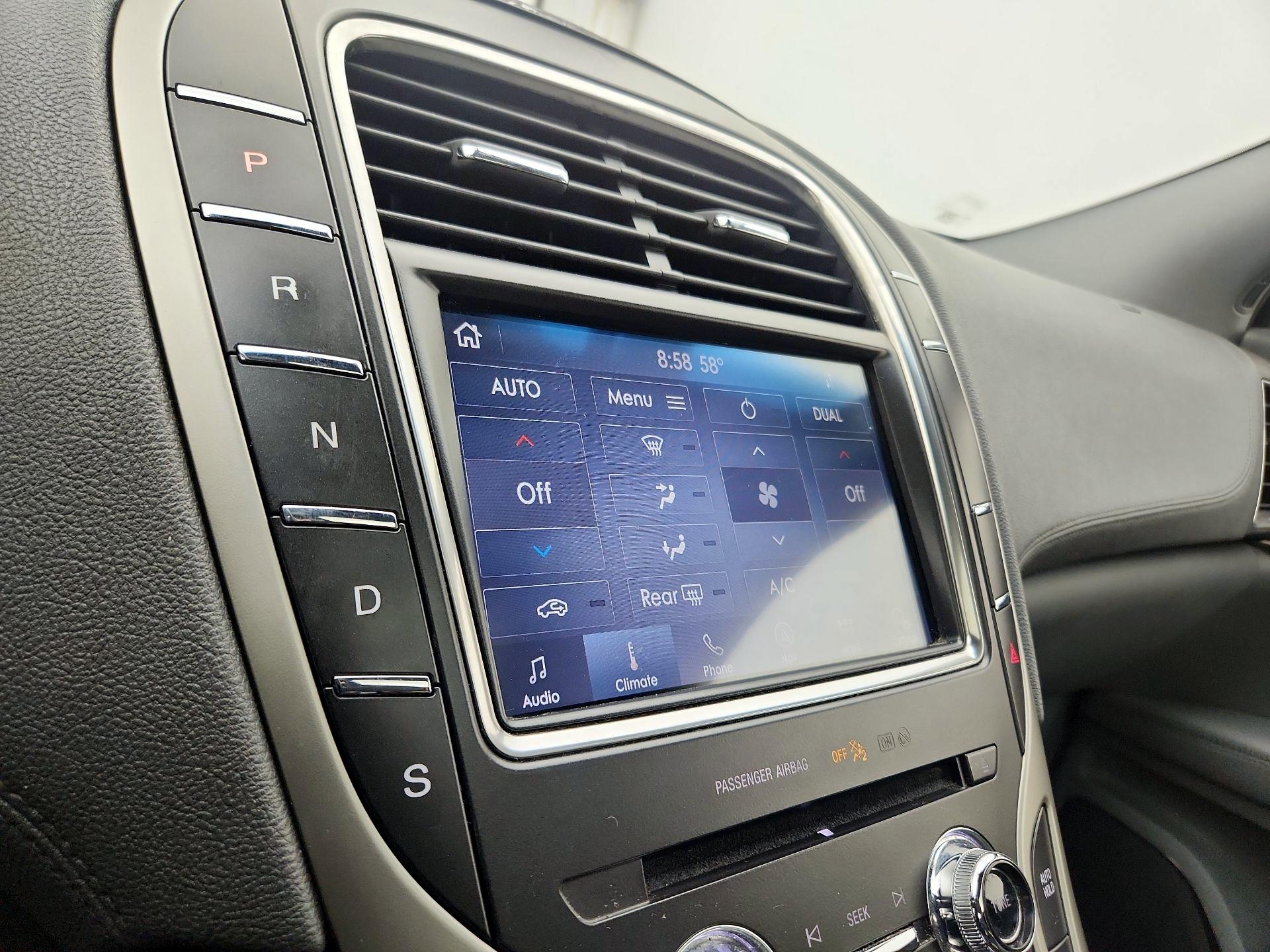 Thumbnail: 2020 Lincoln Nautilus - 18