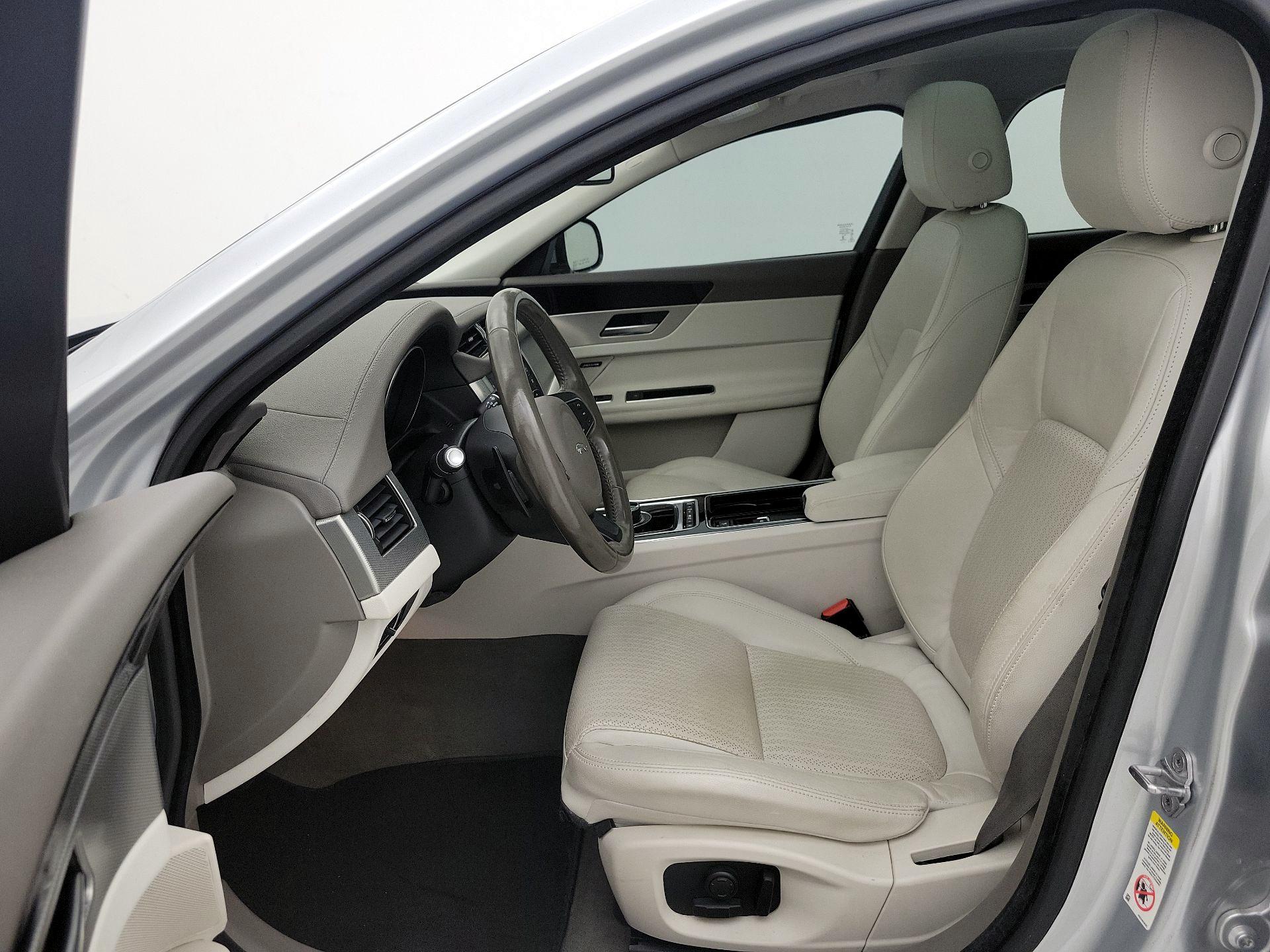 Thumbnail: 2017 Jaguar XF - 11