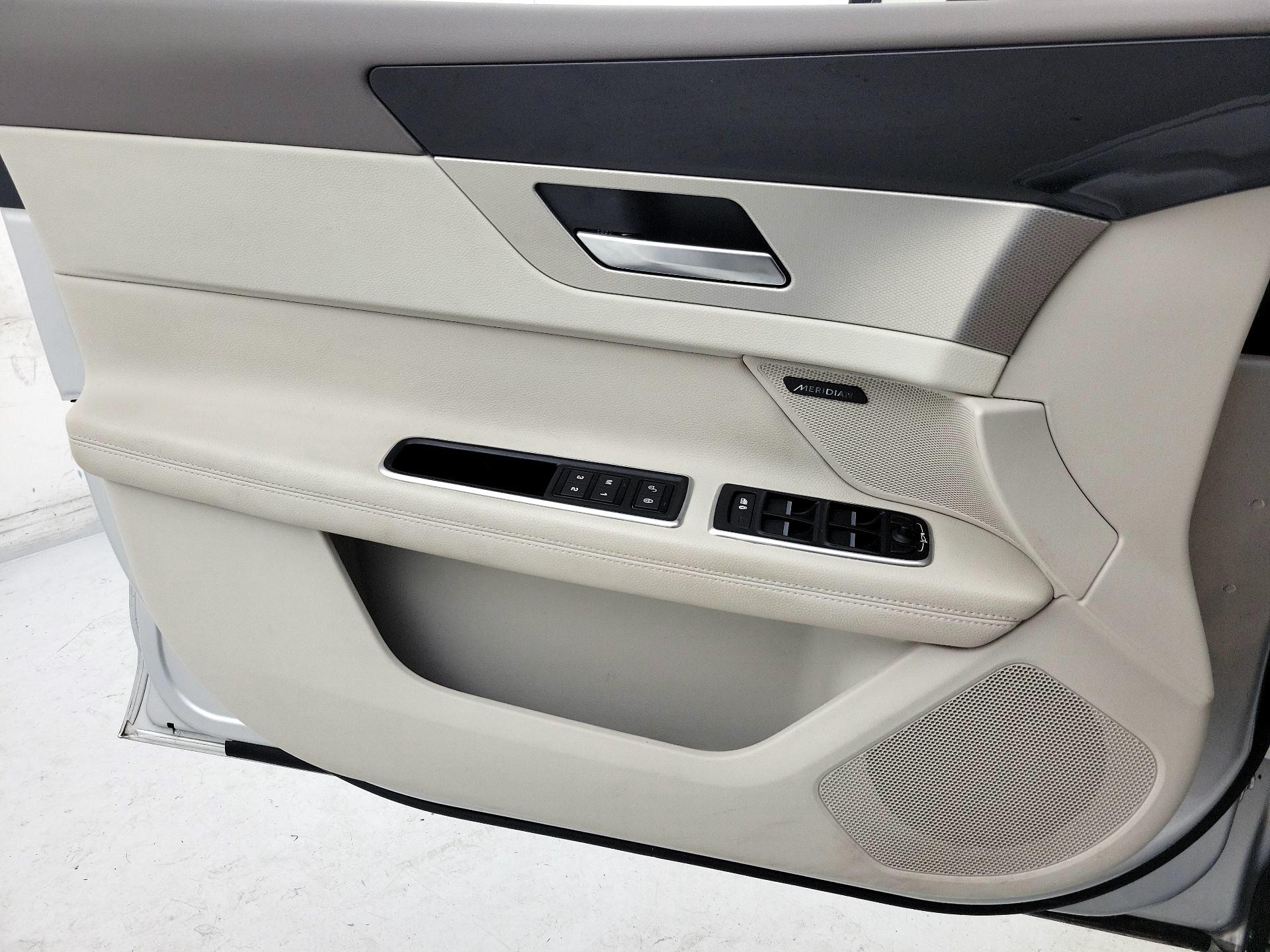 Thumbnail: 2017 Jaguar XF - 12