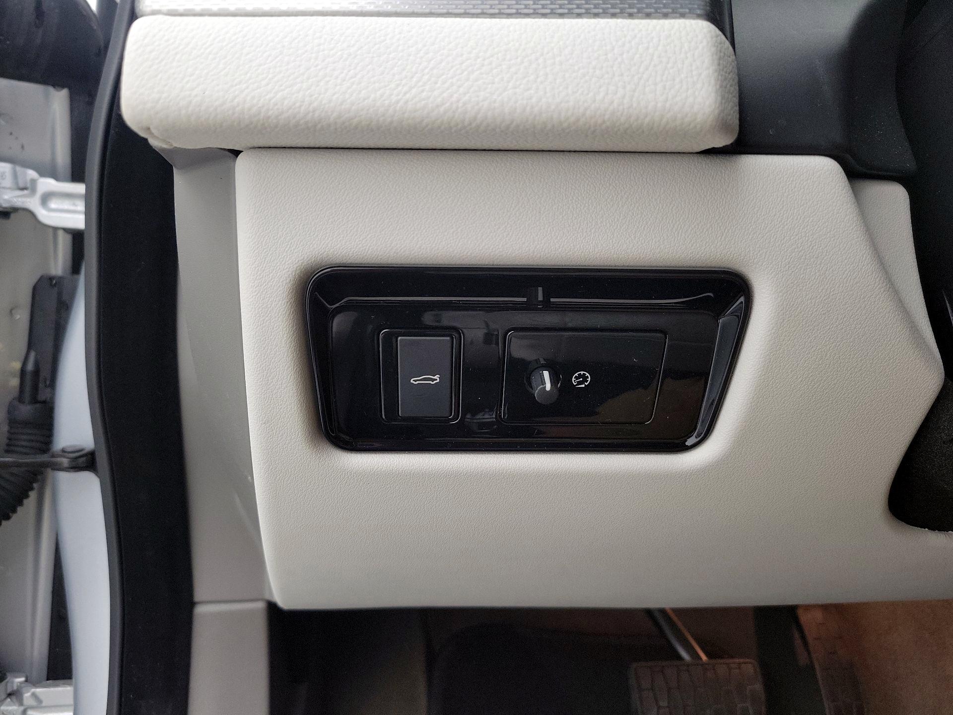 Thumbnail: 2017 Jaguar XF - 13