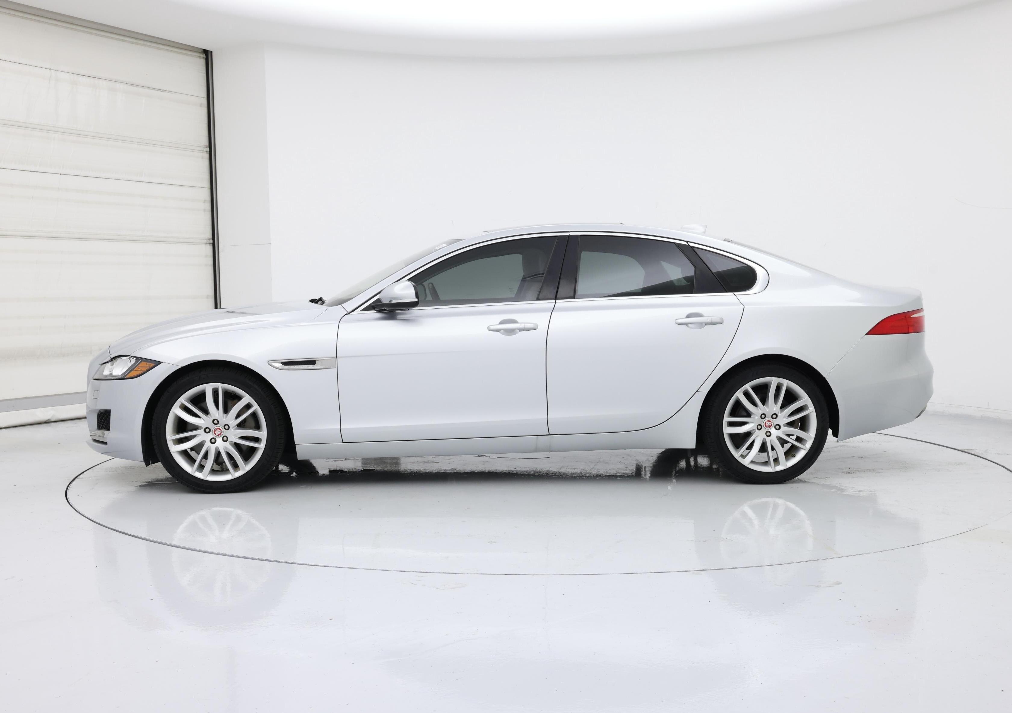 Thumbnail: 2017 Jaguar XF - 3