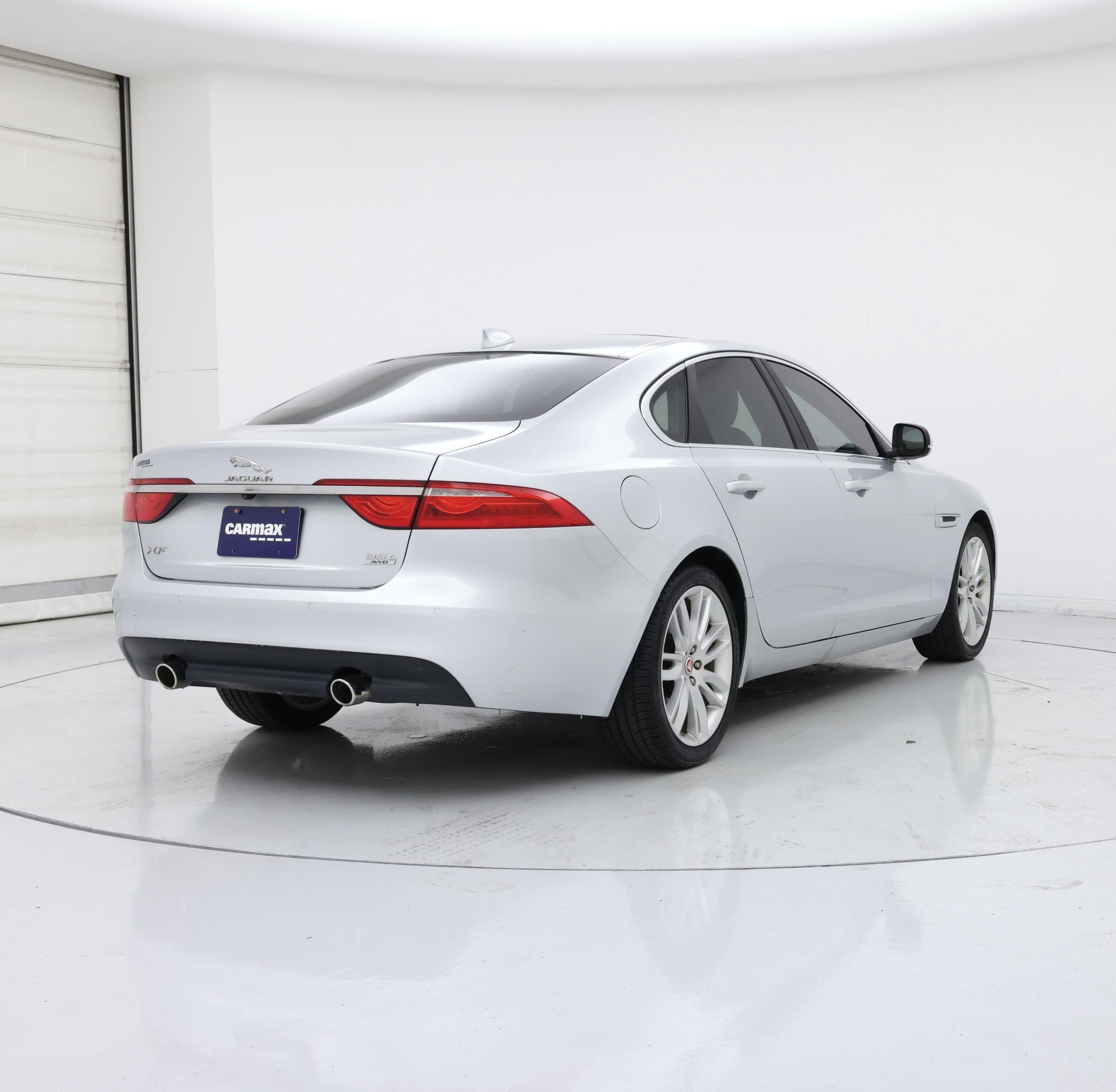 Thumbnail: 2017 Jaguar XF - 8