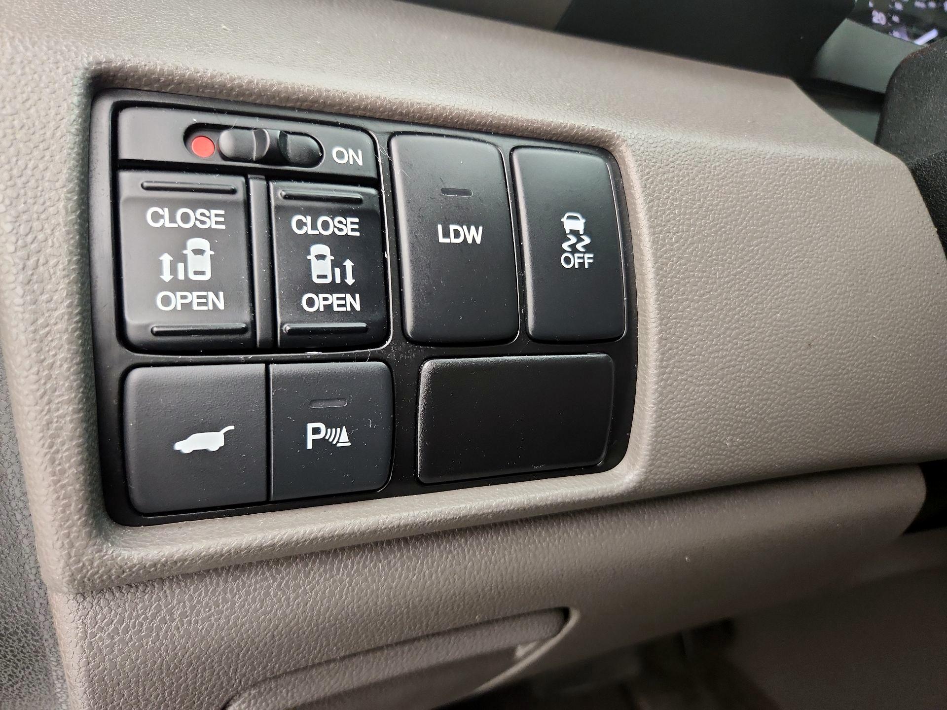 Thumbnail: 2015 Honda Odyssey - 13