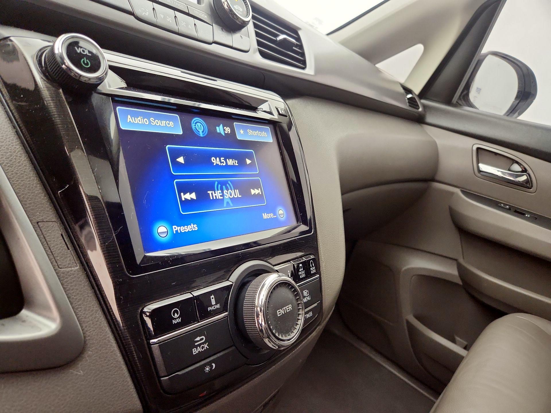 Thumbnail: 2015 Honda Odyssey - 16