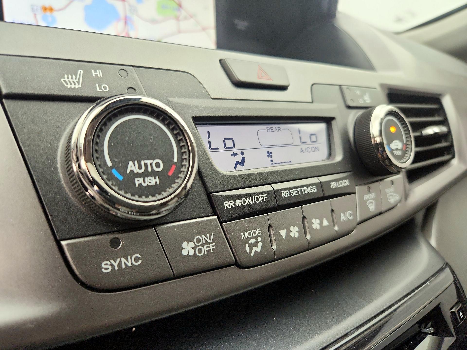 Thumbnail: 2015 Honda Odyssey - 17