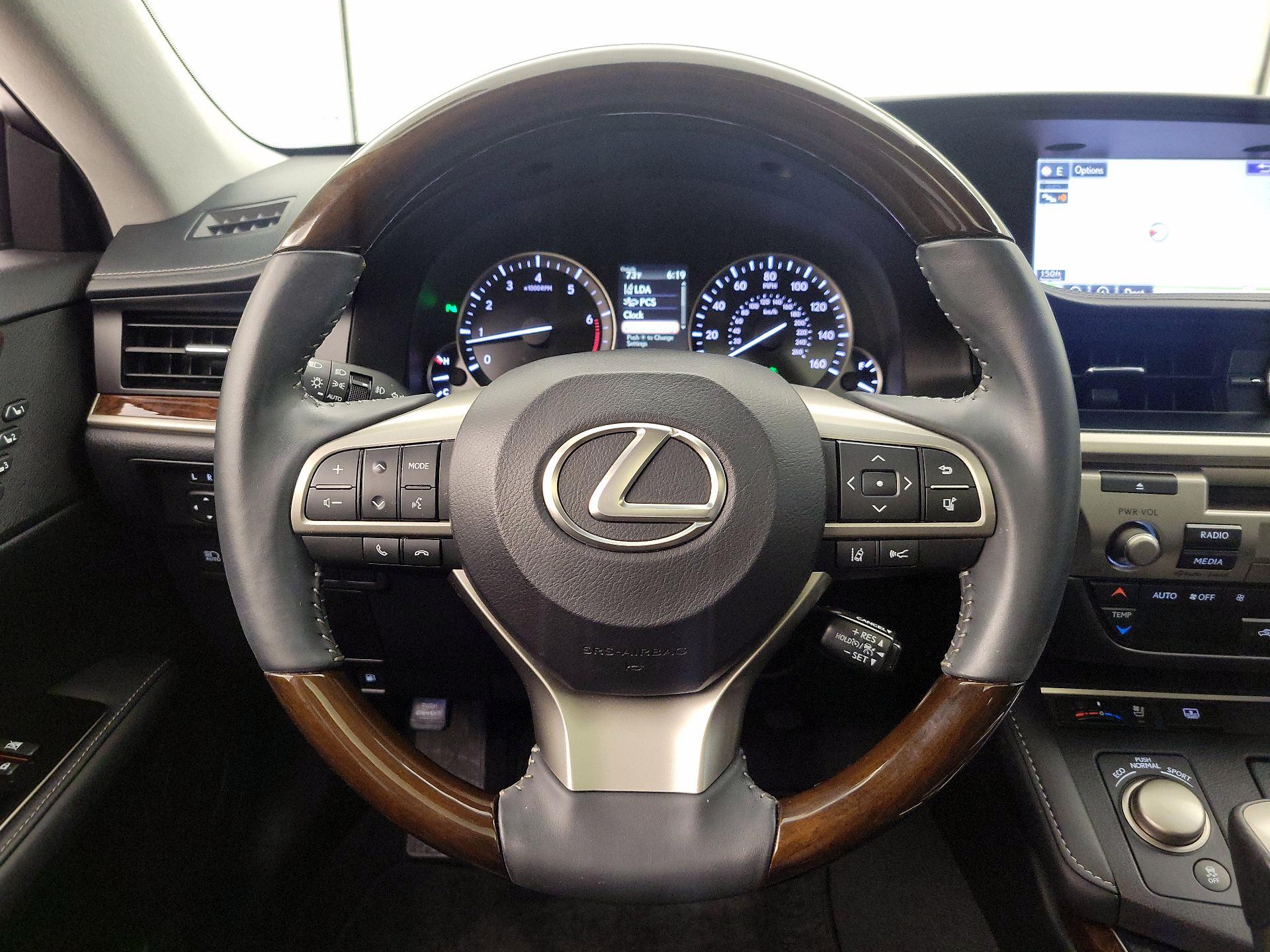 Thumbnail: 2016 Lexus ES - 10