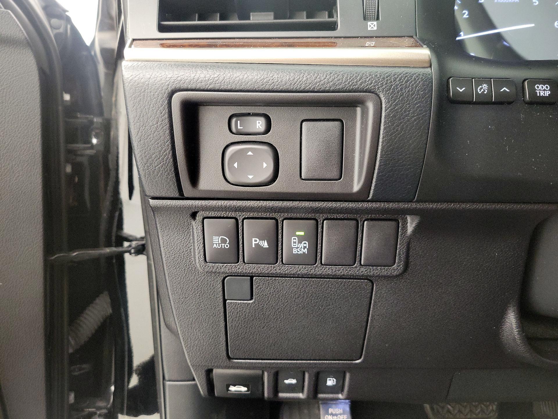 Thumbnail: 2016 Lexus ES - 13