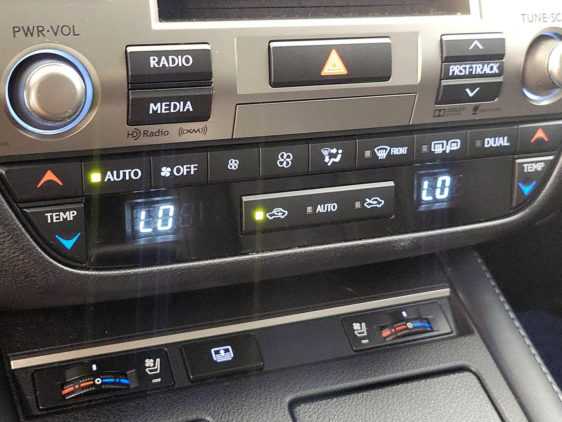 Thumbnail: 2016 Lexus ES - 17